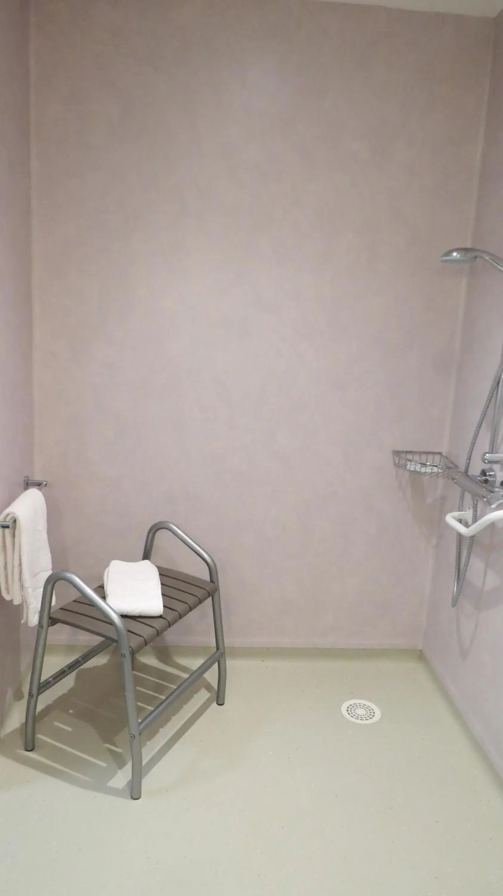 Bathroom in Hôtel de Clèves