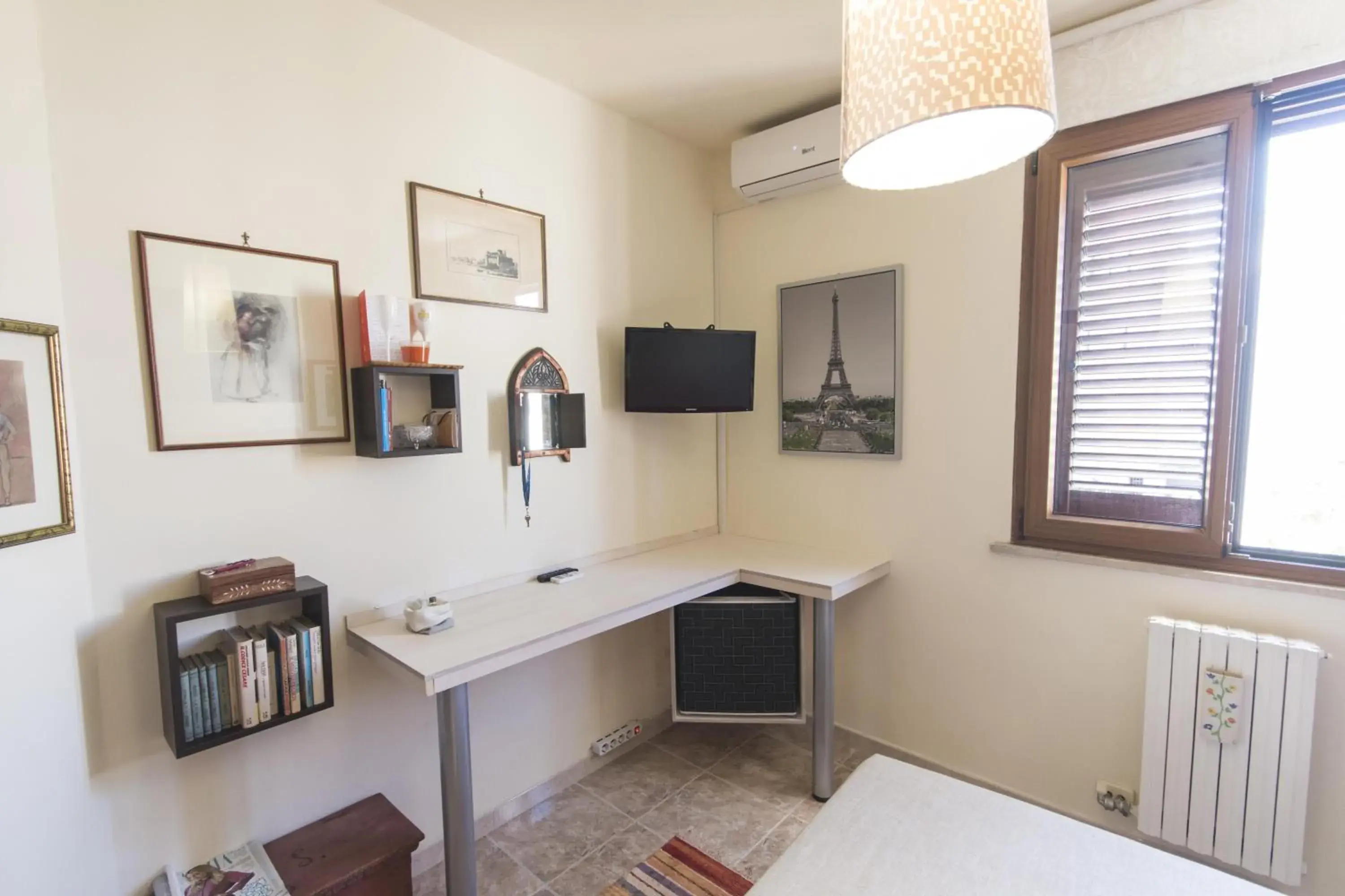 Photo of the whole room, Kitchen/Kitchenette in B&B Luxury