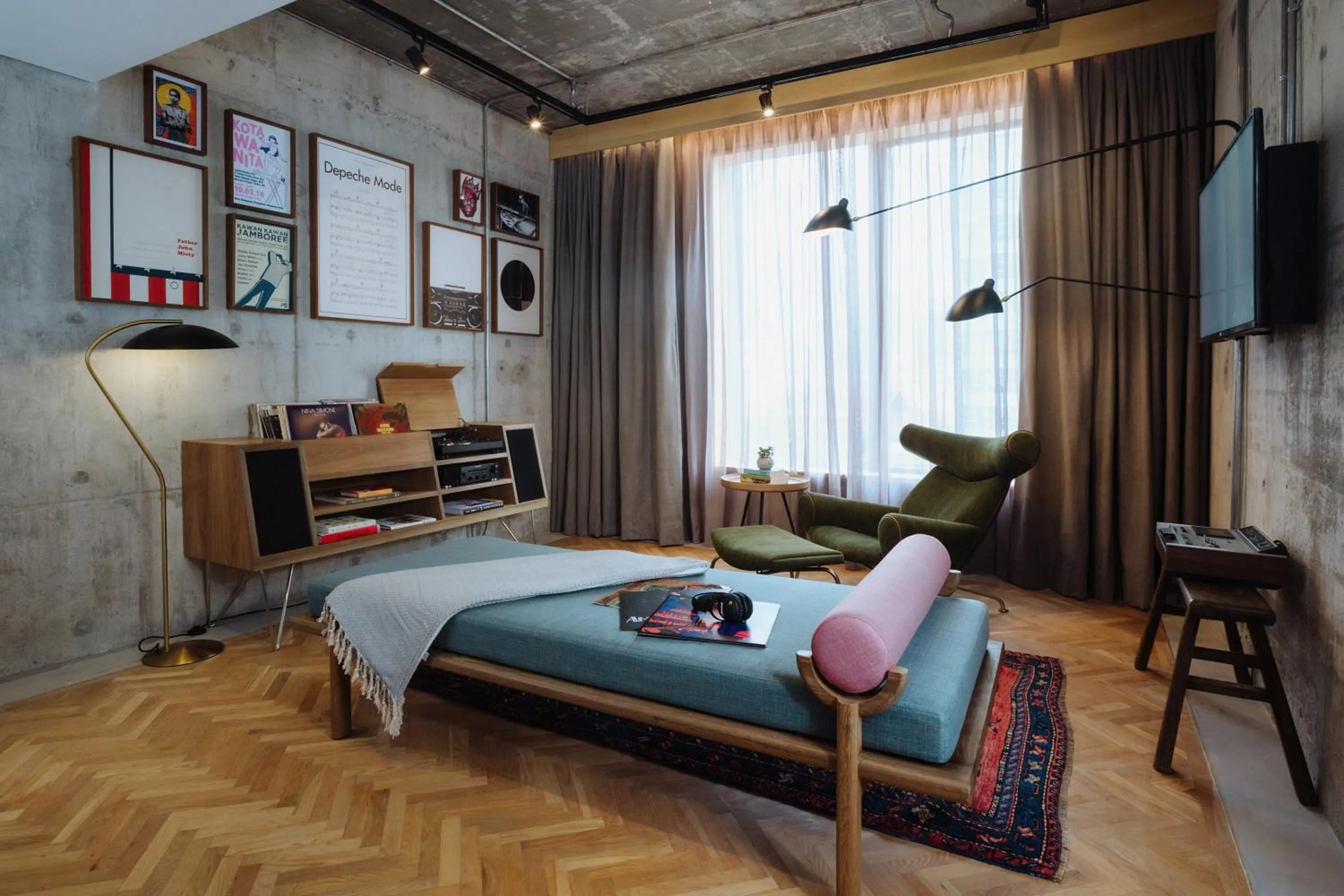 Living room, Bed in KLoe Hotel