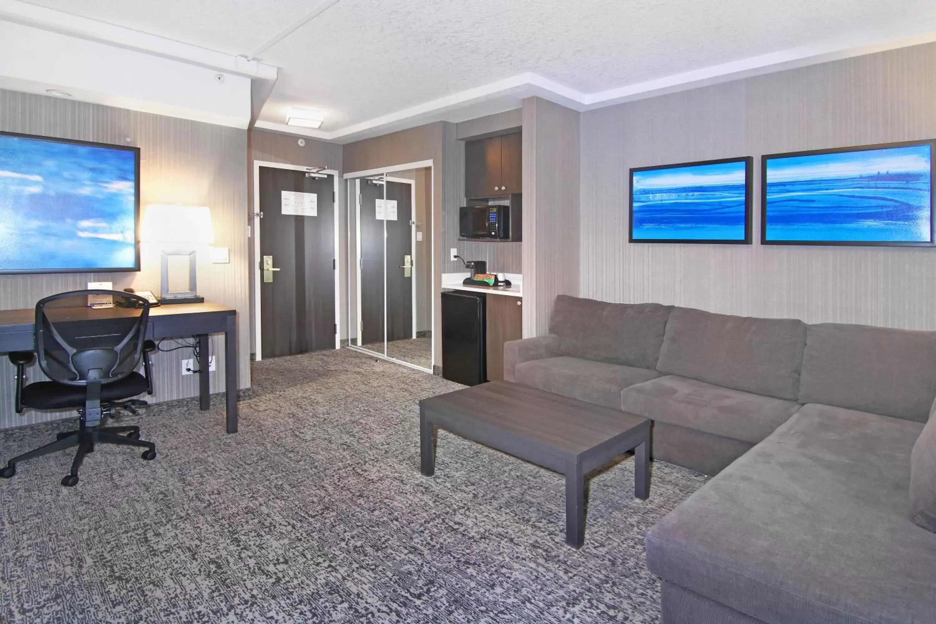 Bedroom, Seating Area in Holiday Inn Express and Suites Calgary, an IHG Hotel