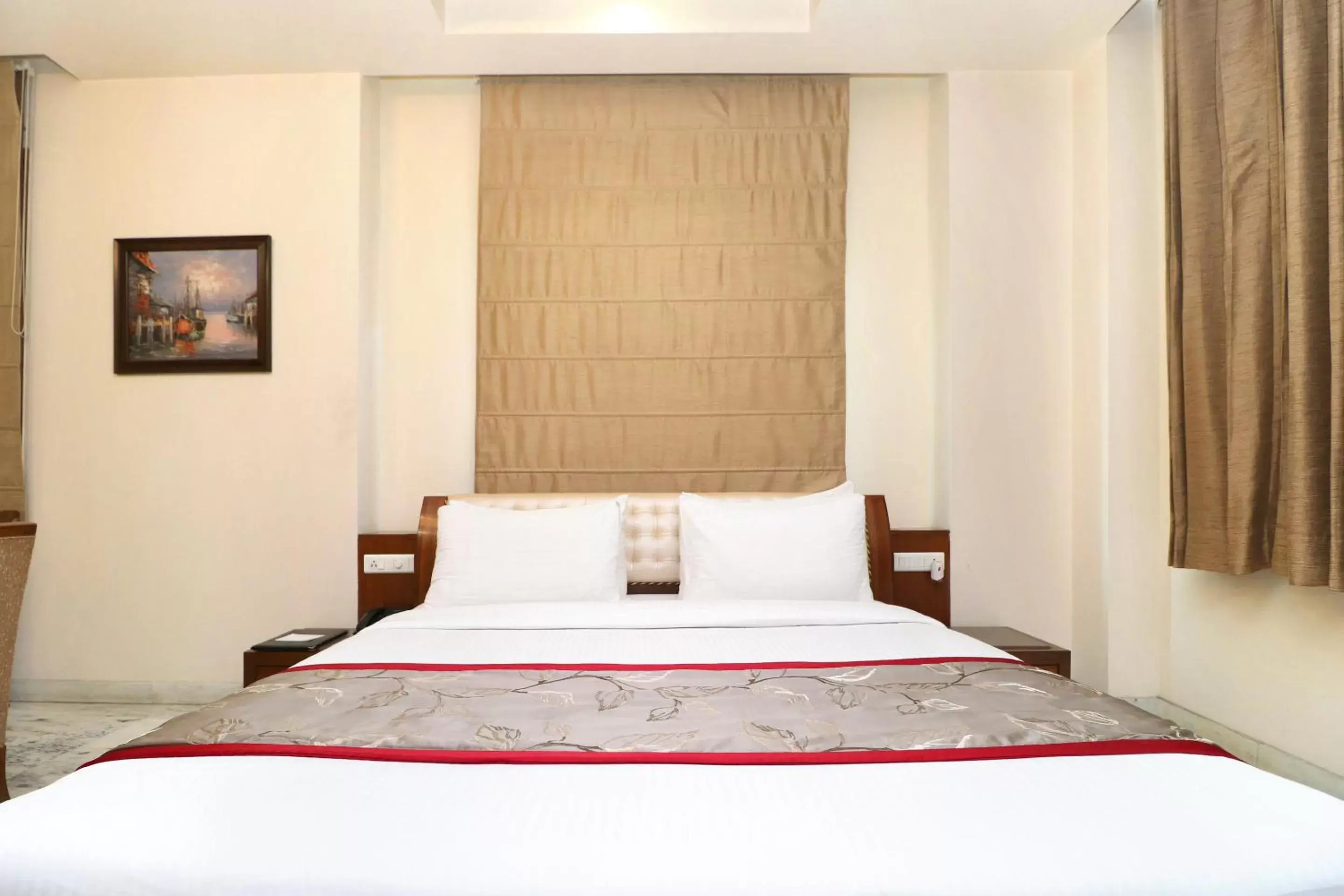 Bed in Hotel Leela Grande