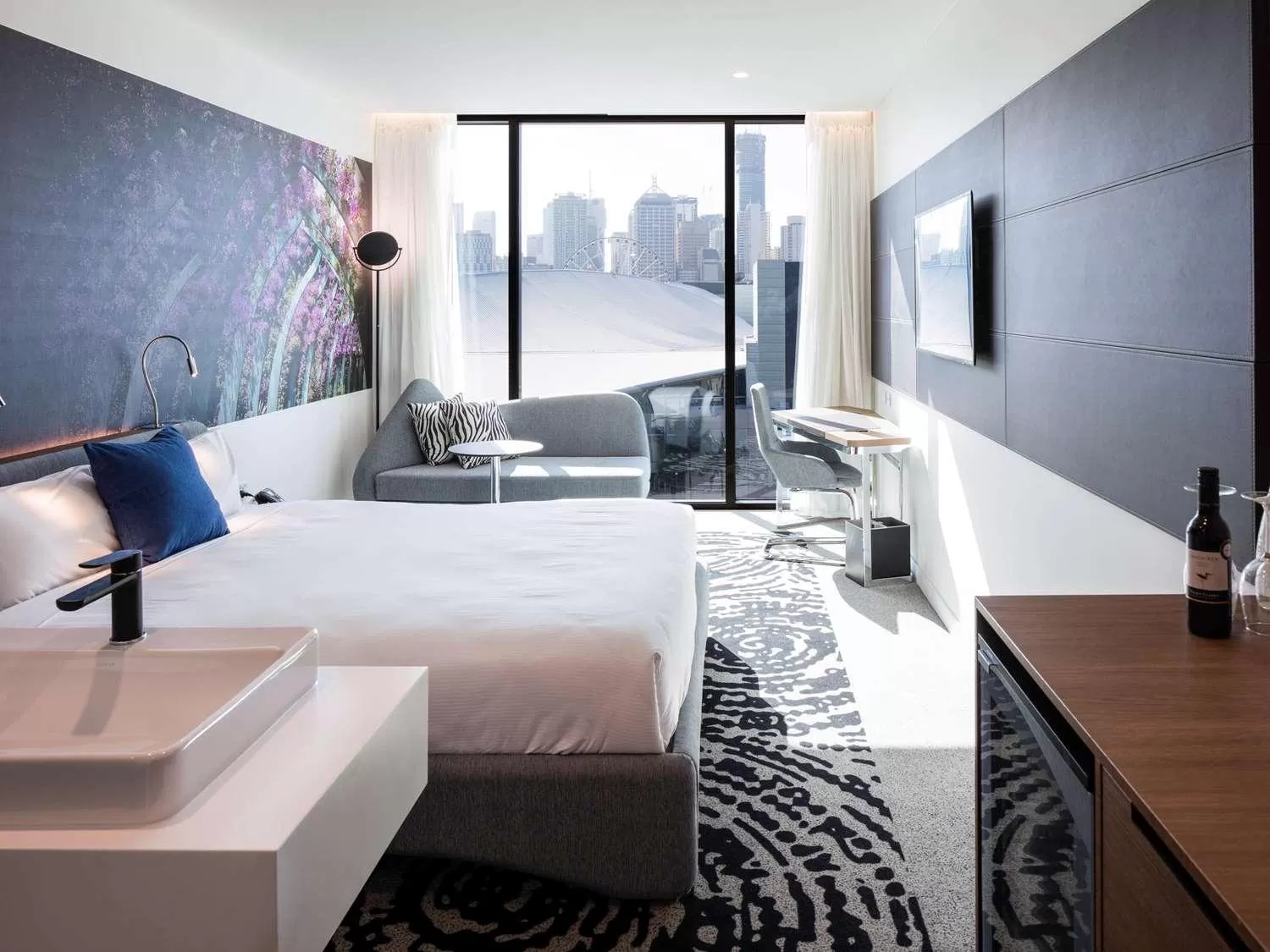 Bathroom, Bed in Novotel Brisbane South Bank