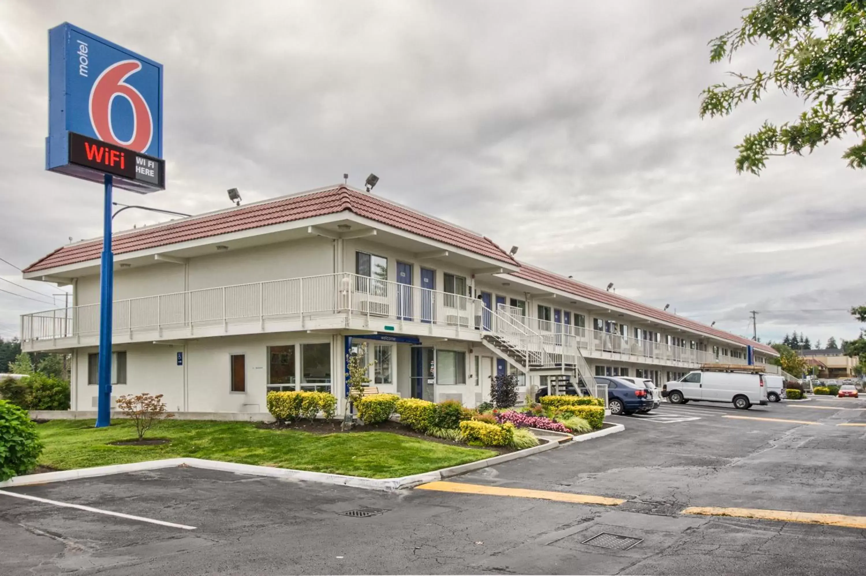 Property Building in Motel 6-Everett, WA - South
