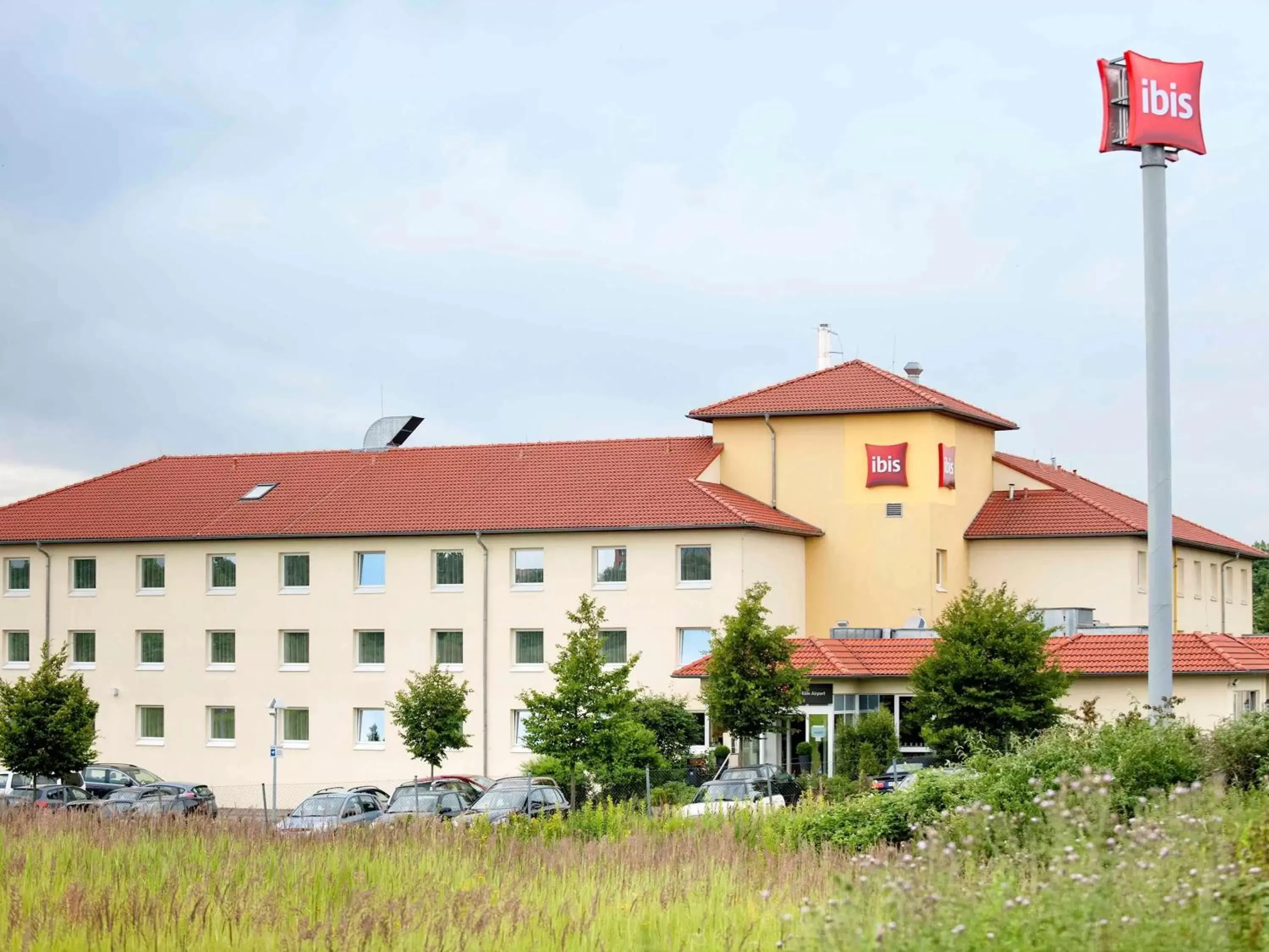 Property Building in ibis Hotel Köln Airport