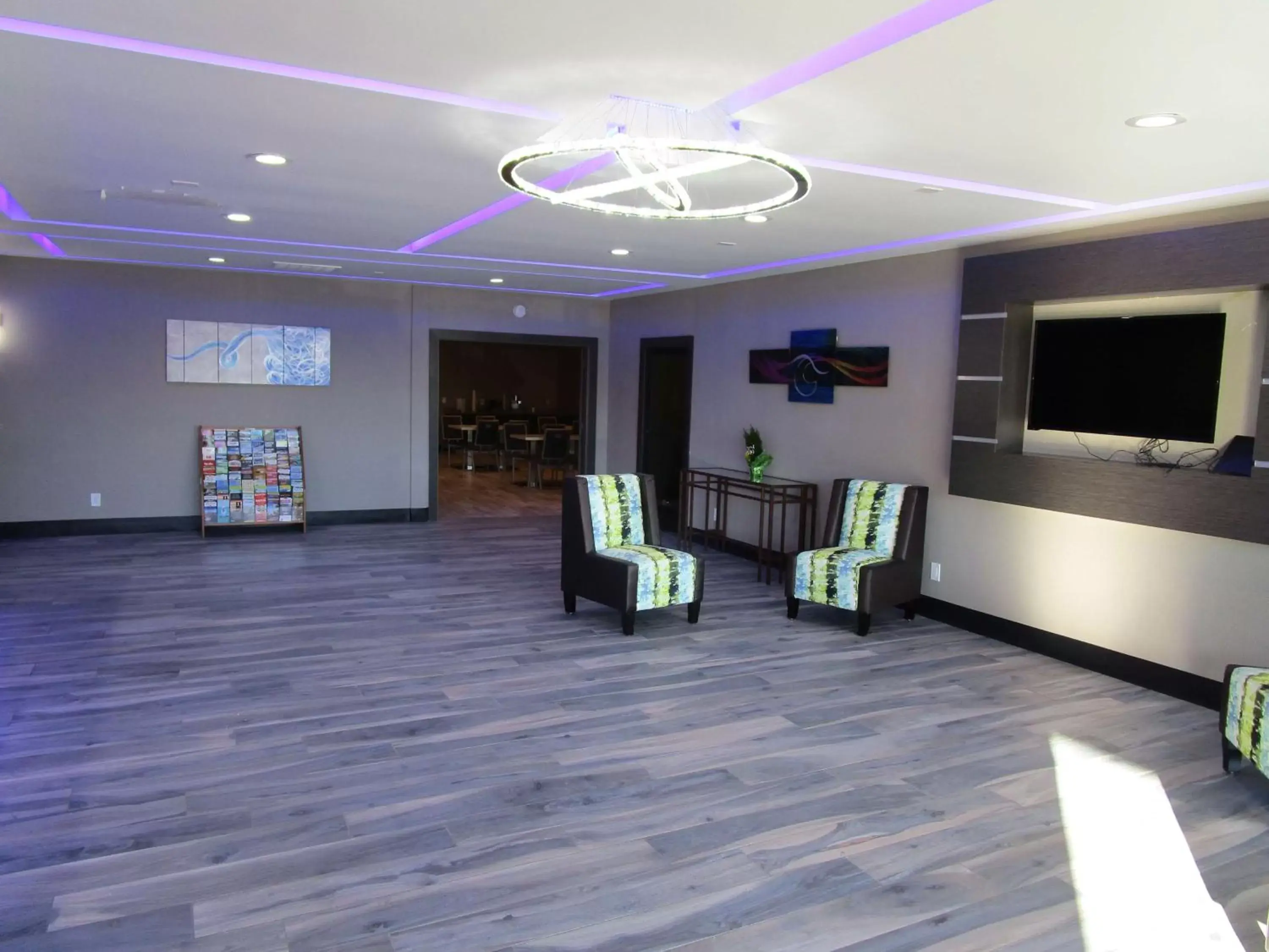 Lobby or reception in SureStay Plus Hotel by Best Western Point Richmond