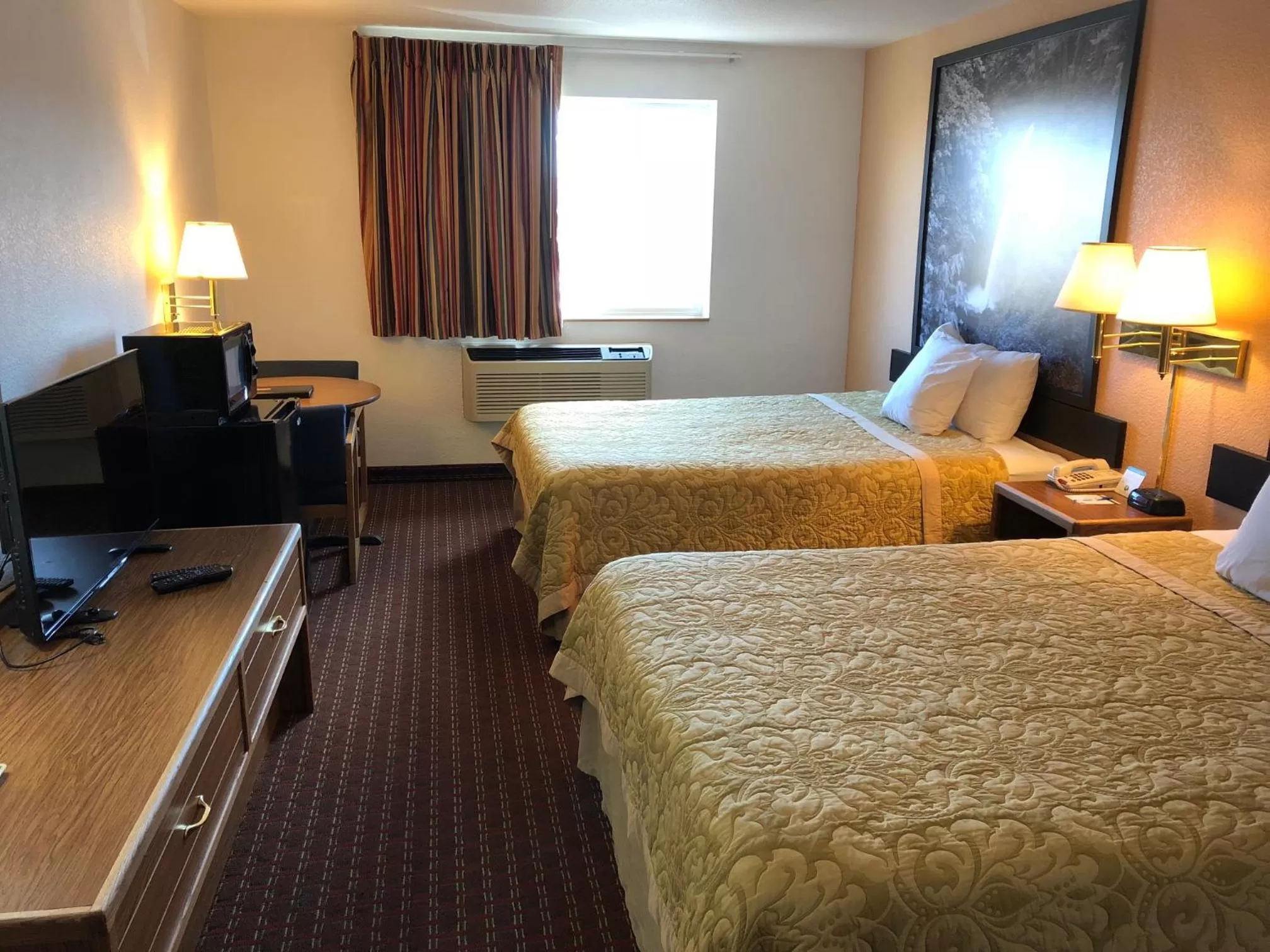 Bedroom, Bed in Super 8 by Wyndham The Dalles OR