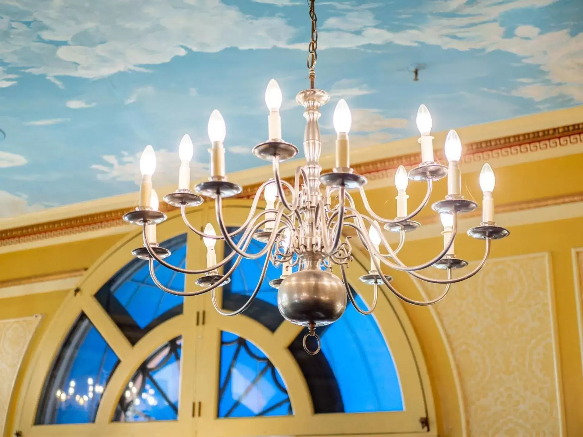 Property building in Lafayette Hotel Marietta Property building in Lafayette Hotel Marietta