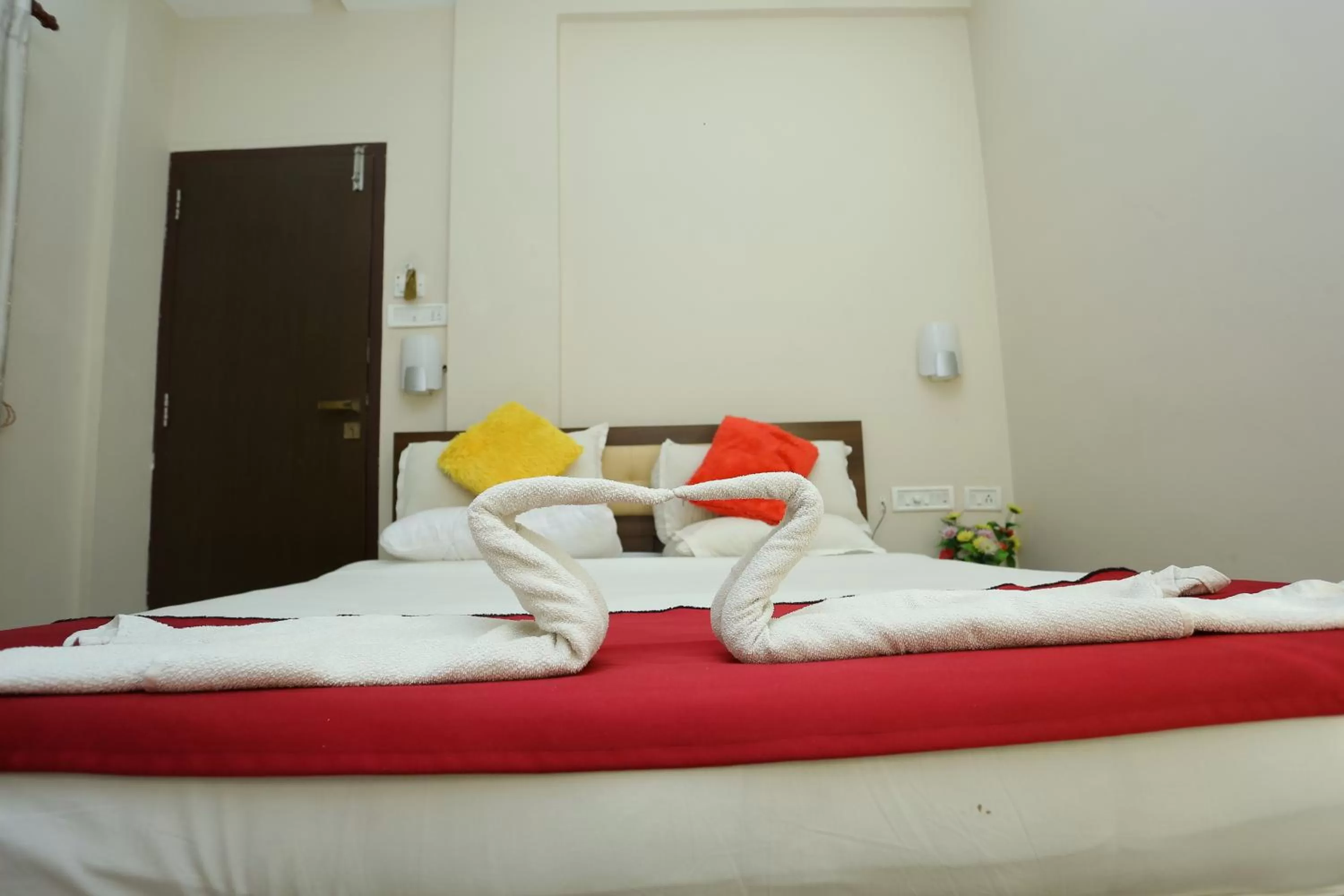 Photo of the whole room, Bed in Hotel Innate Inn