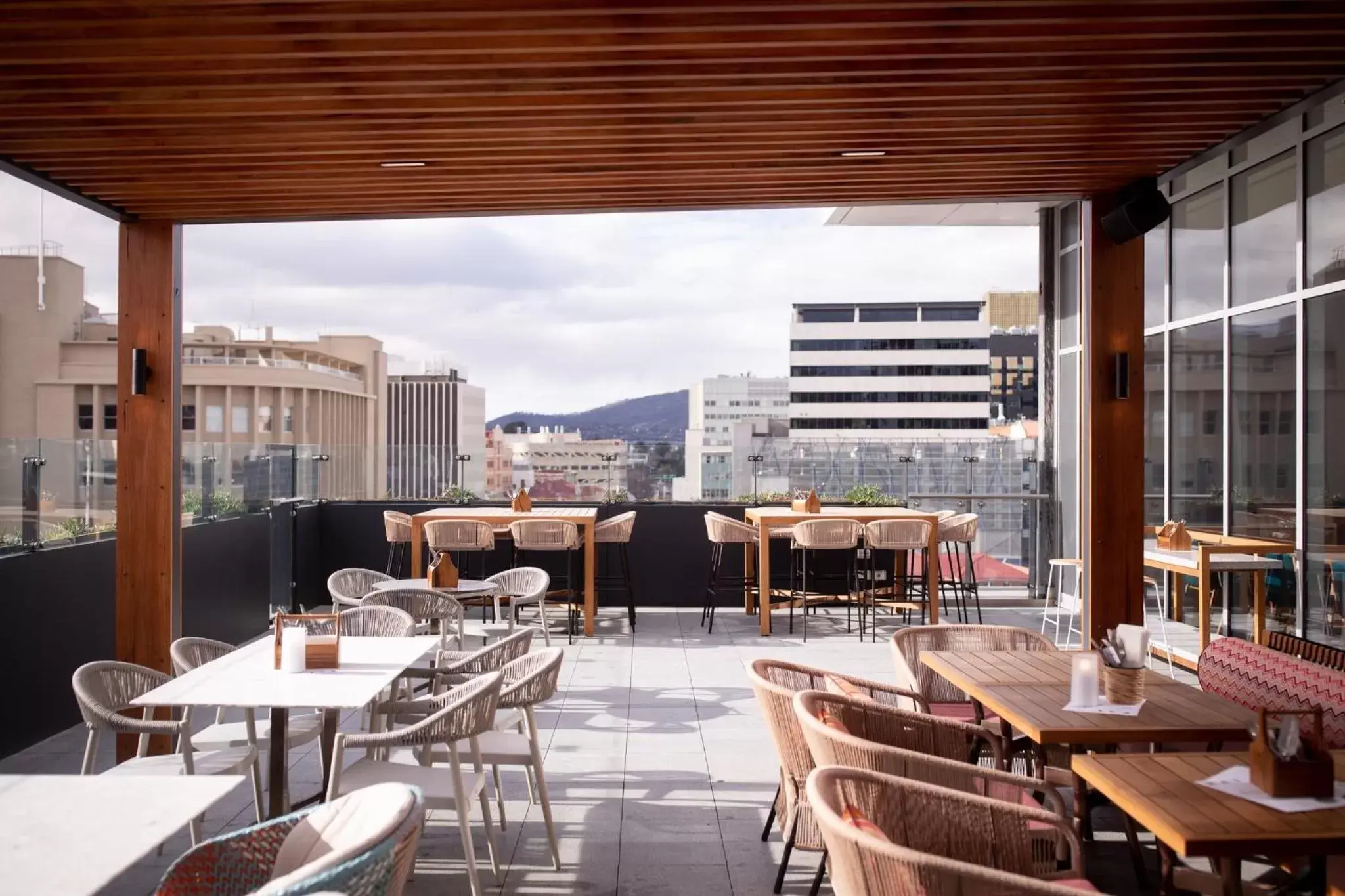 Lounge or bar in Crowne Plaza Hobart by IHG Lounge or bar in Crowne Plaza Hobart by IHG