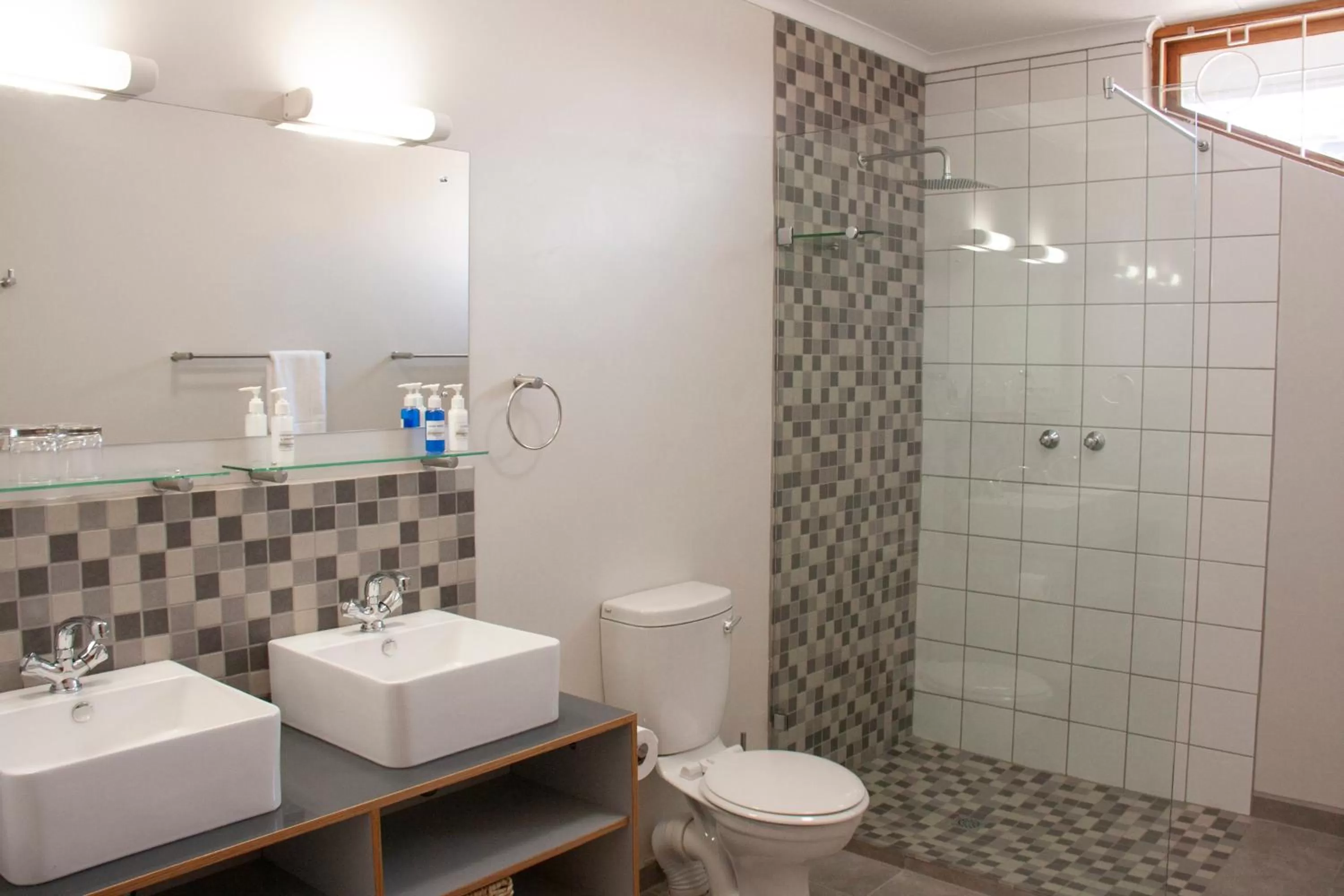 Shower, Bathroom in Kramersdorf Guesthouse