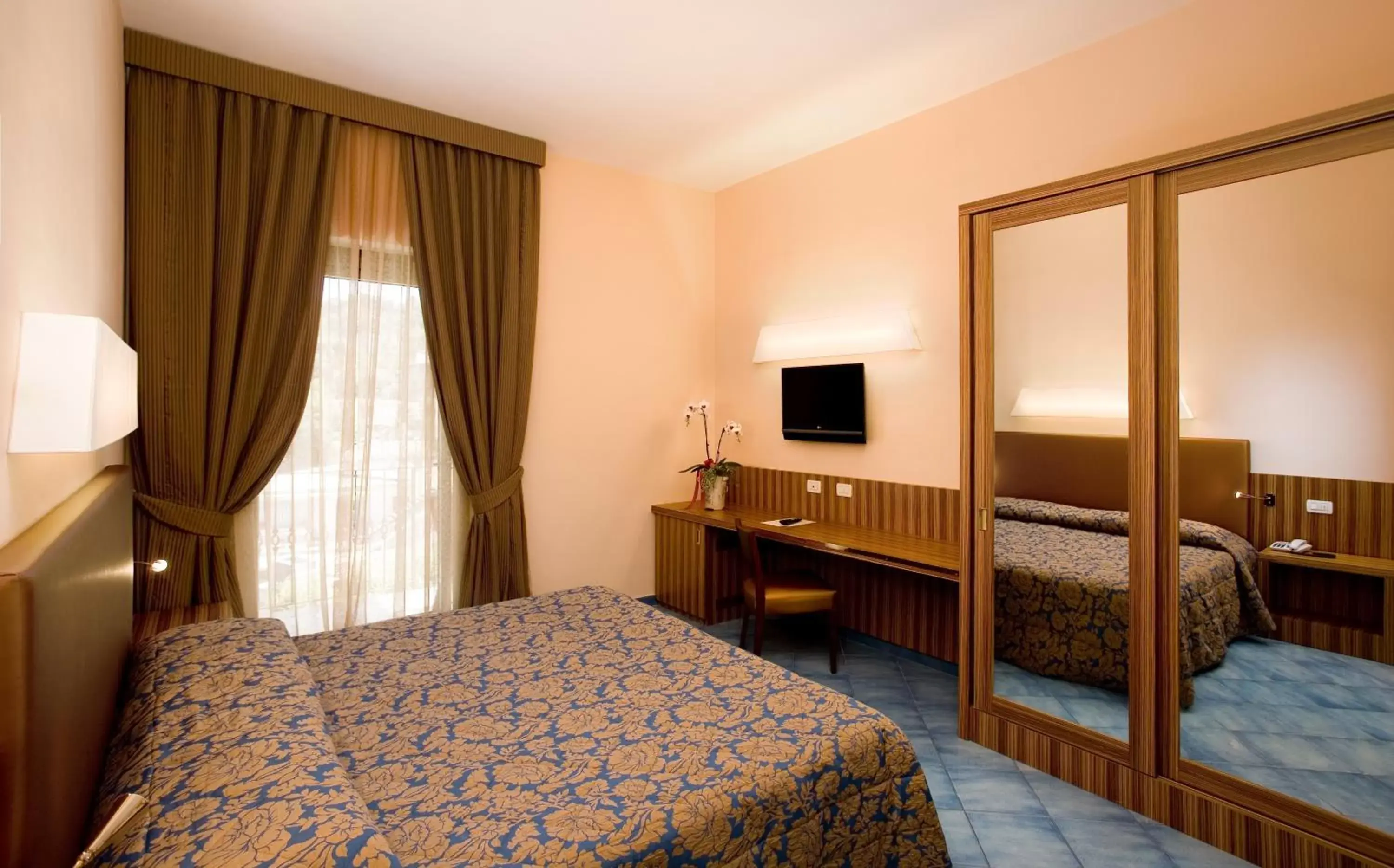 Bedroom, Bed in Grand Hotel Due Golfi