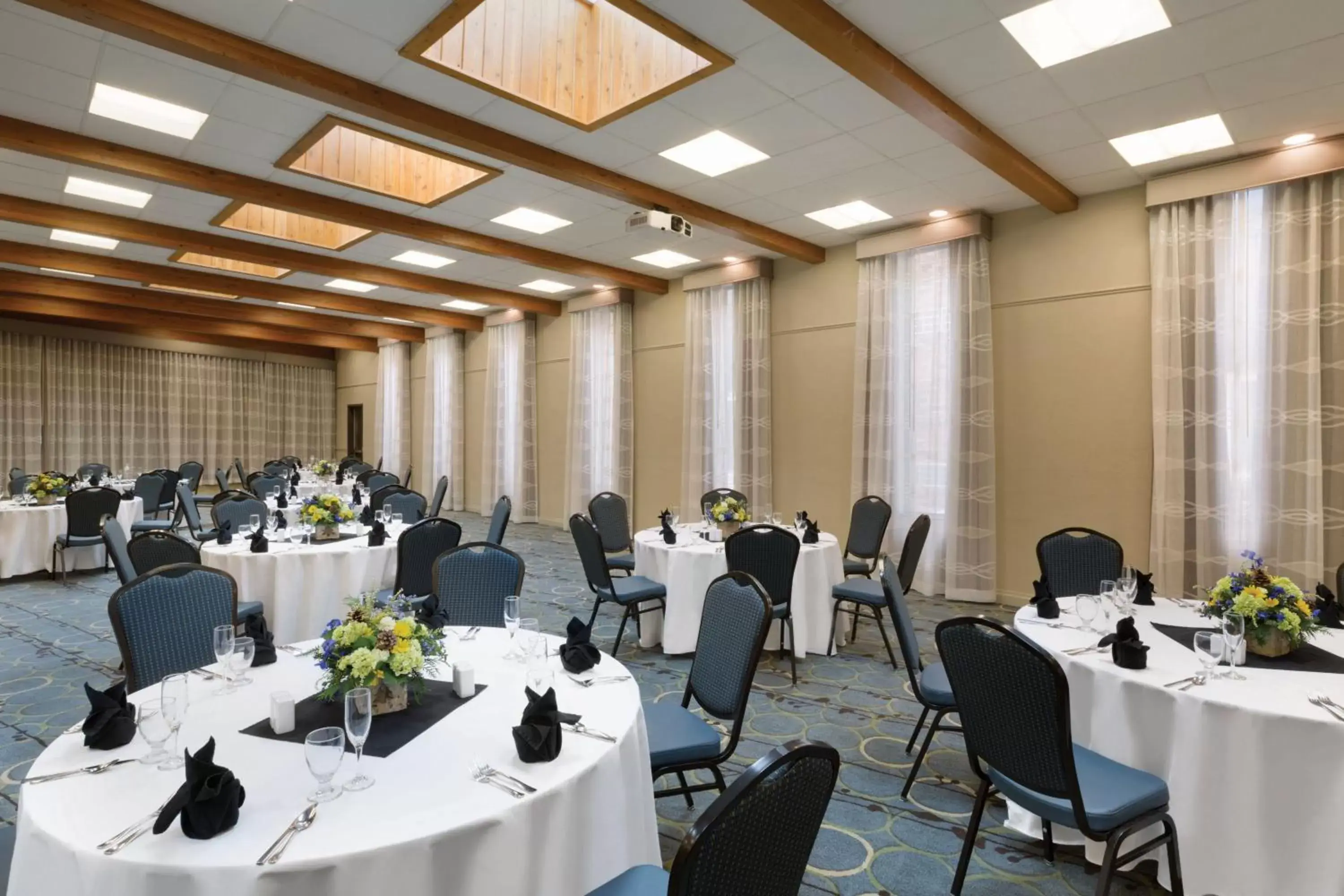 Meeting/conference room, Restaurant/Places to Eat in Delta Hotels by Marriott Helena Colonial