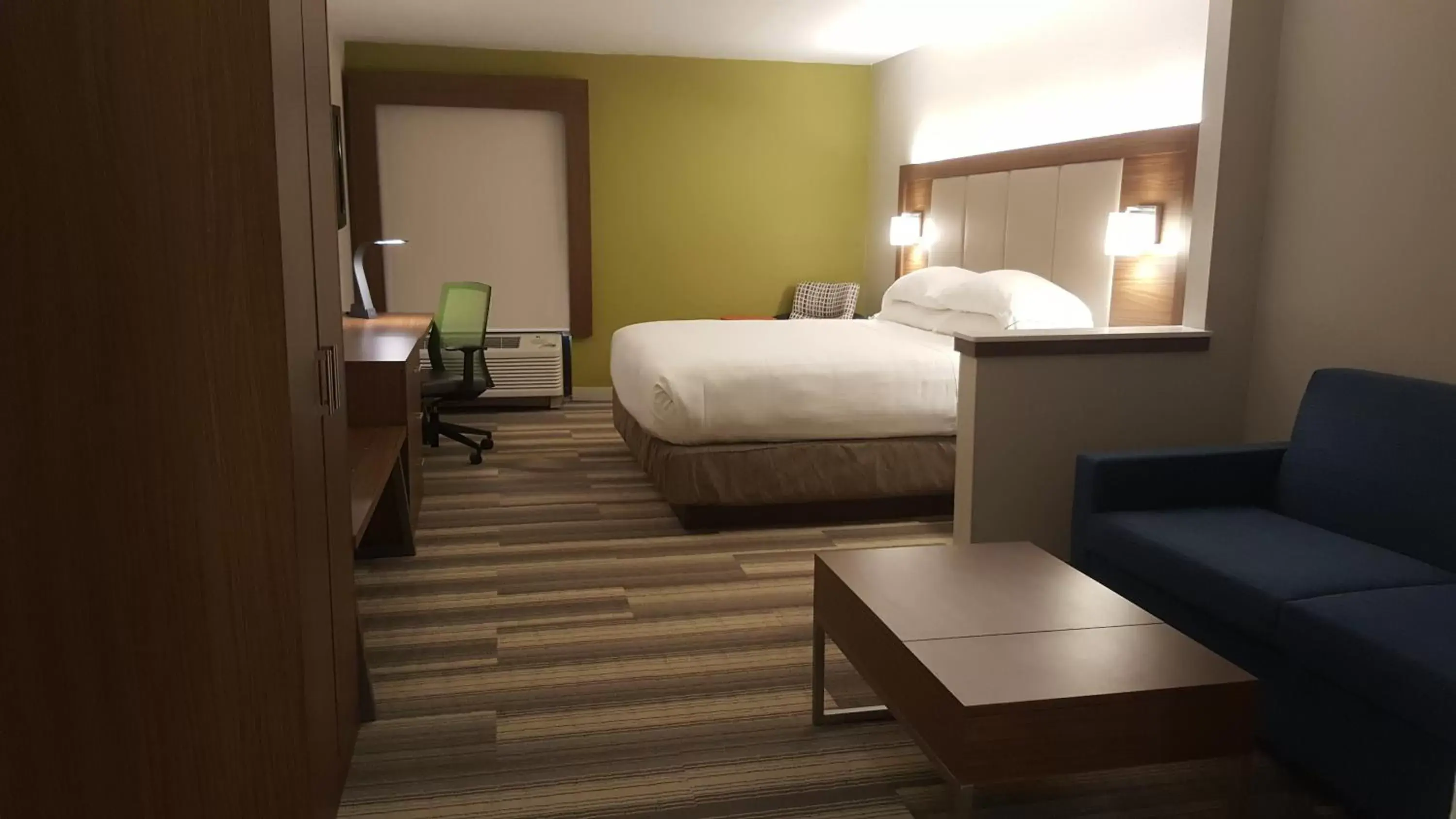 Photo of the whole room, Bed in Holiday Inn Express Hotel & Suites Jacksonville-South, an IHG Hotel