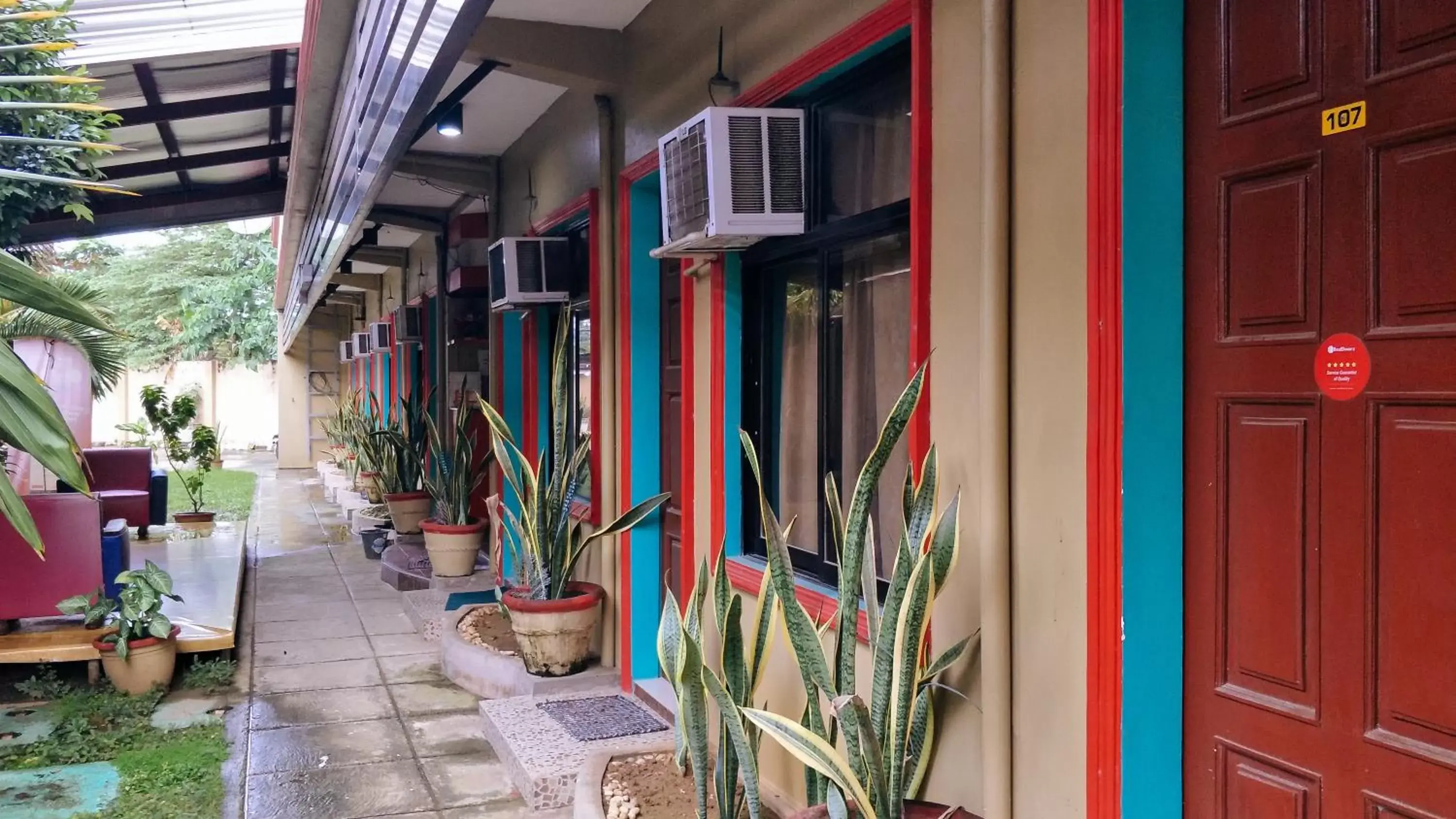 Property building in RedDoorz @ Bankal Lapulapu Property building in RedDoorz @ Bankal Lapulapu