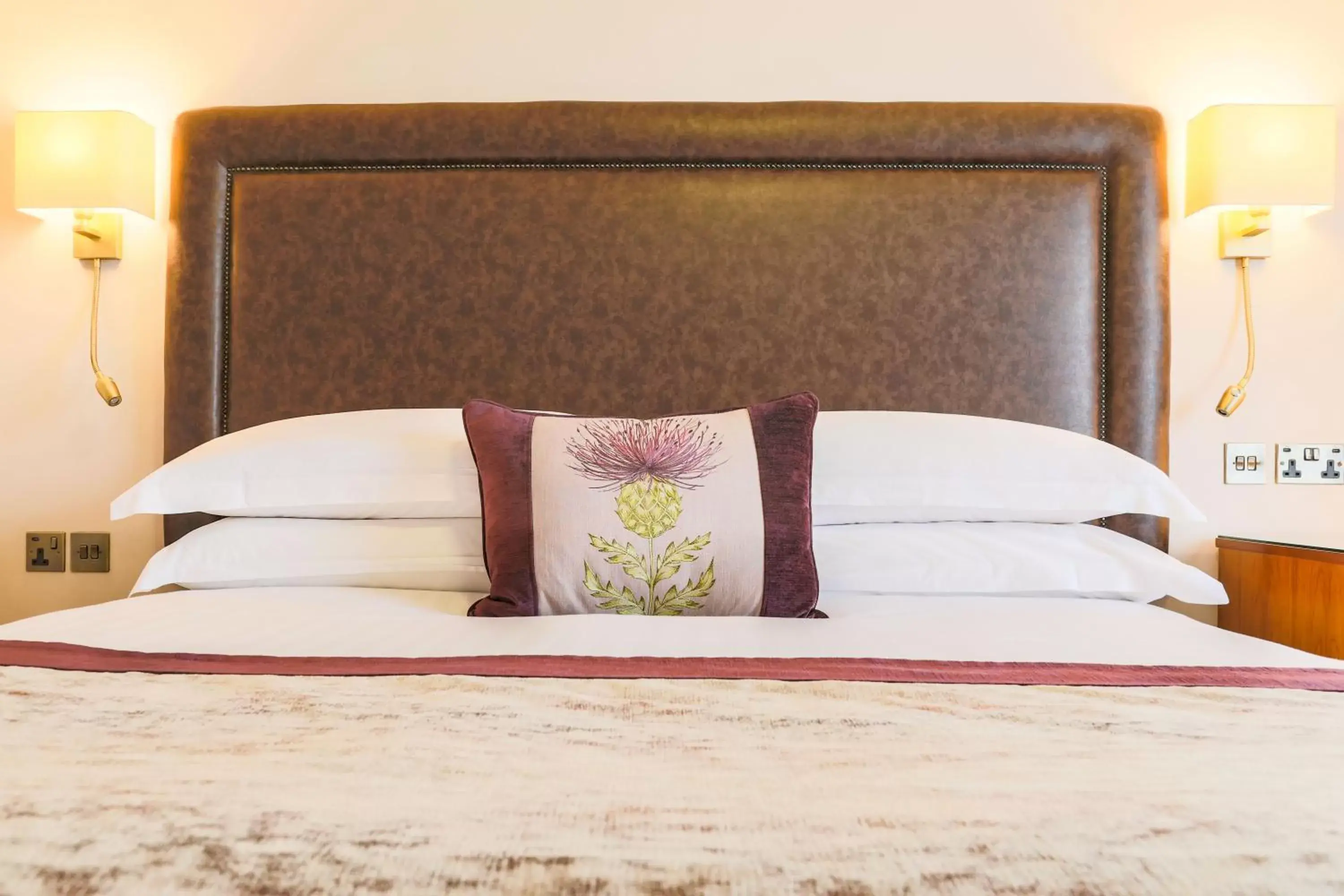 Bedroom, Bed in Swan's Nest Hotel