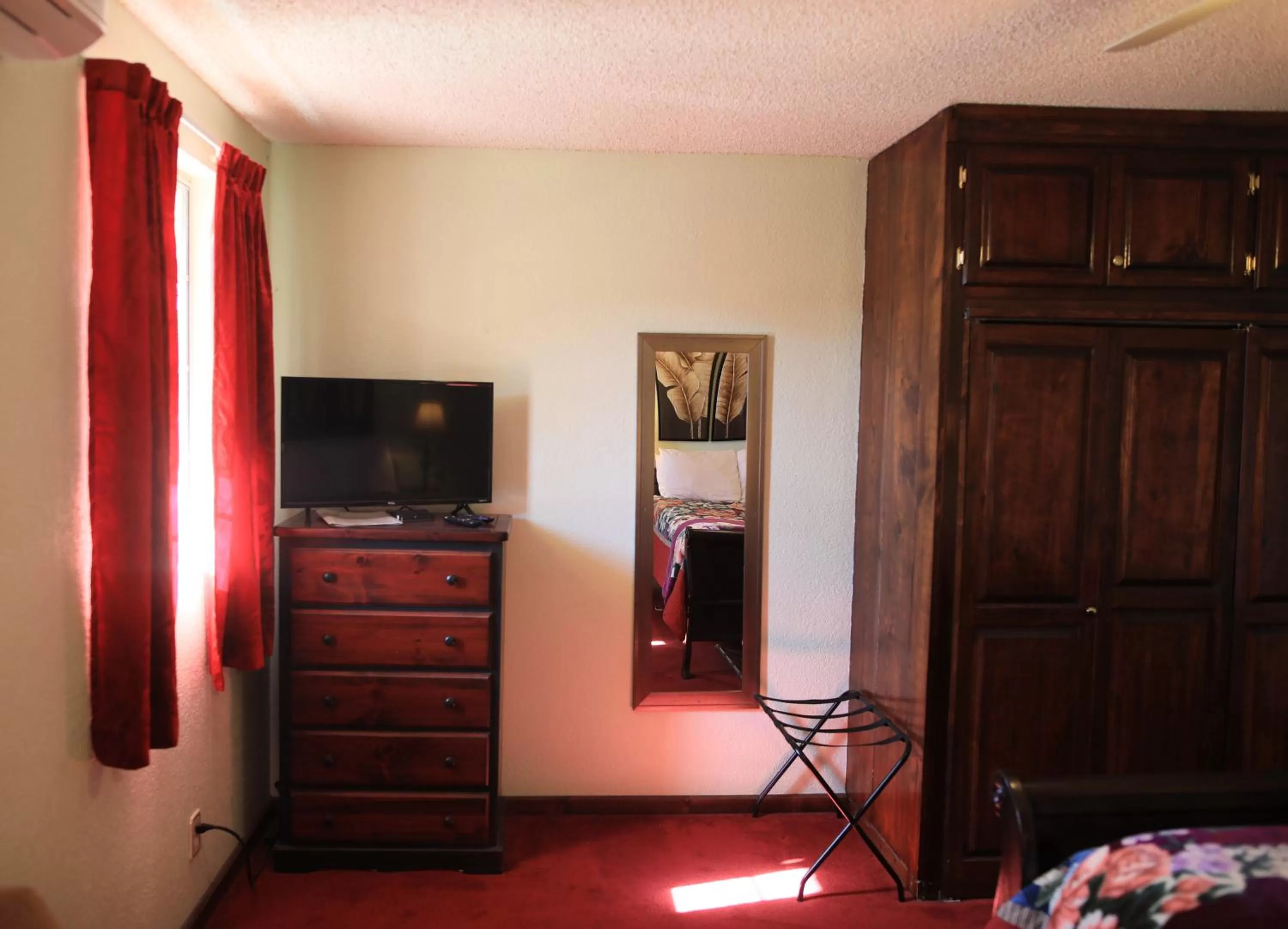 TV and multimedia in Playa Hermosa Inn at the beach