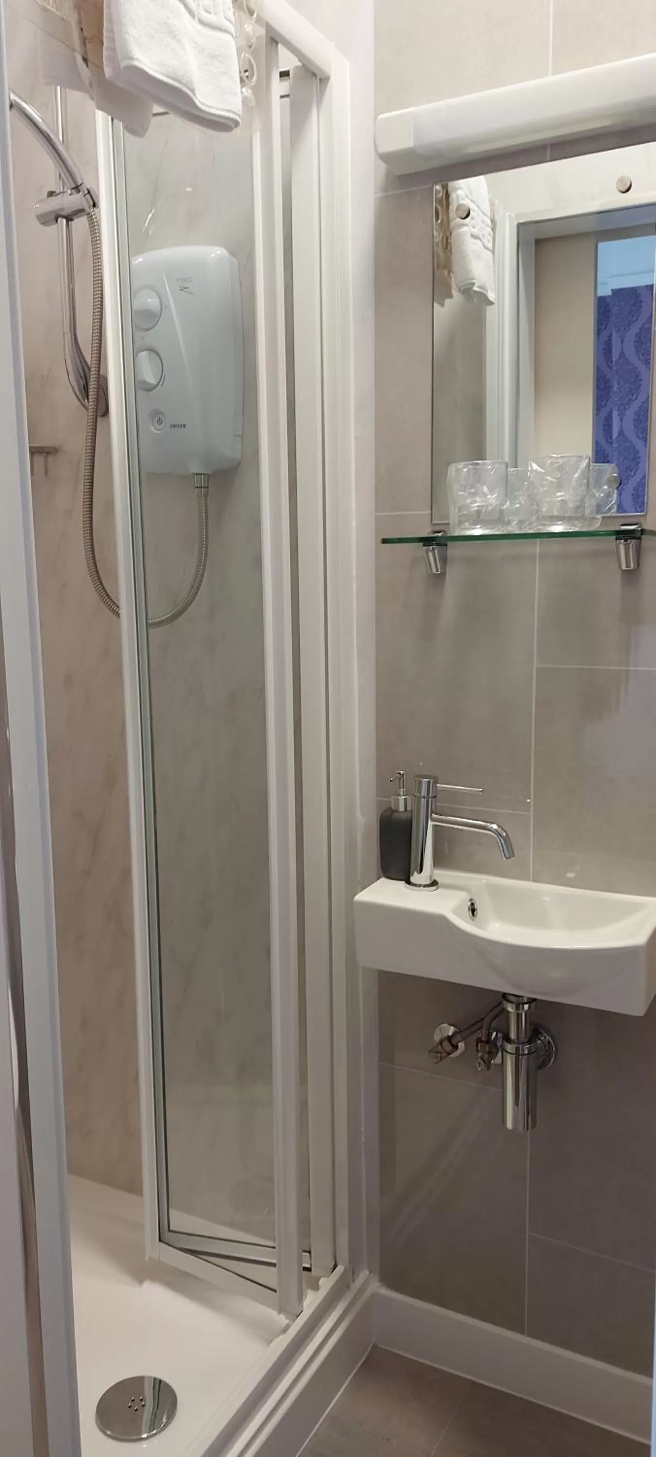 Shower in Cranmore Guest House