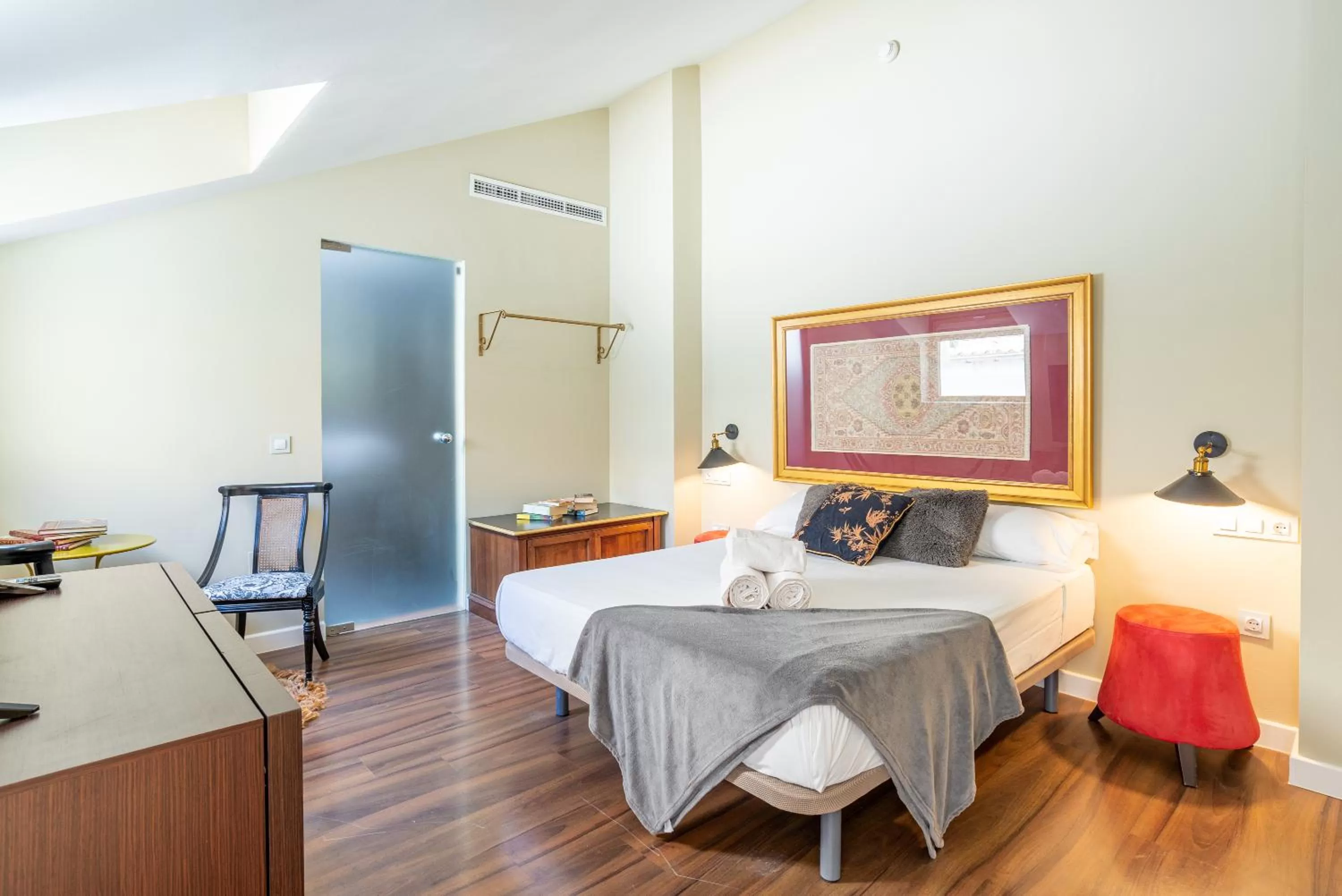 Photo of the whole room, Bed in Hotel Albaicín