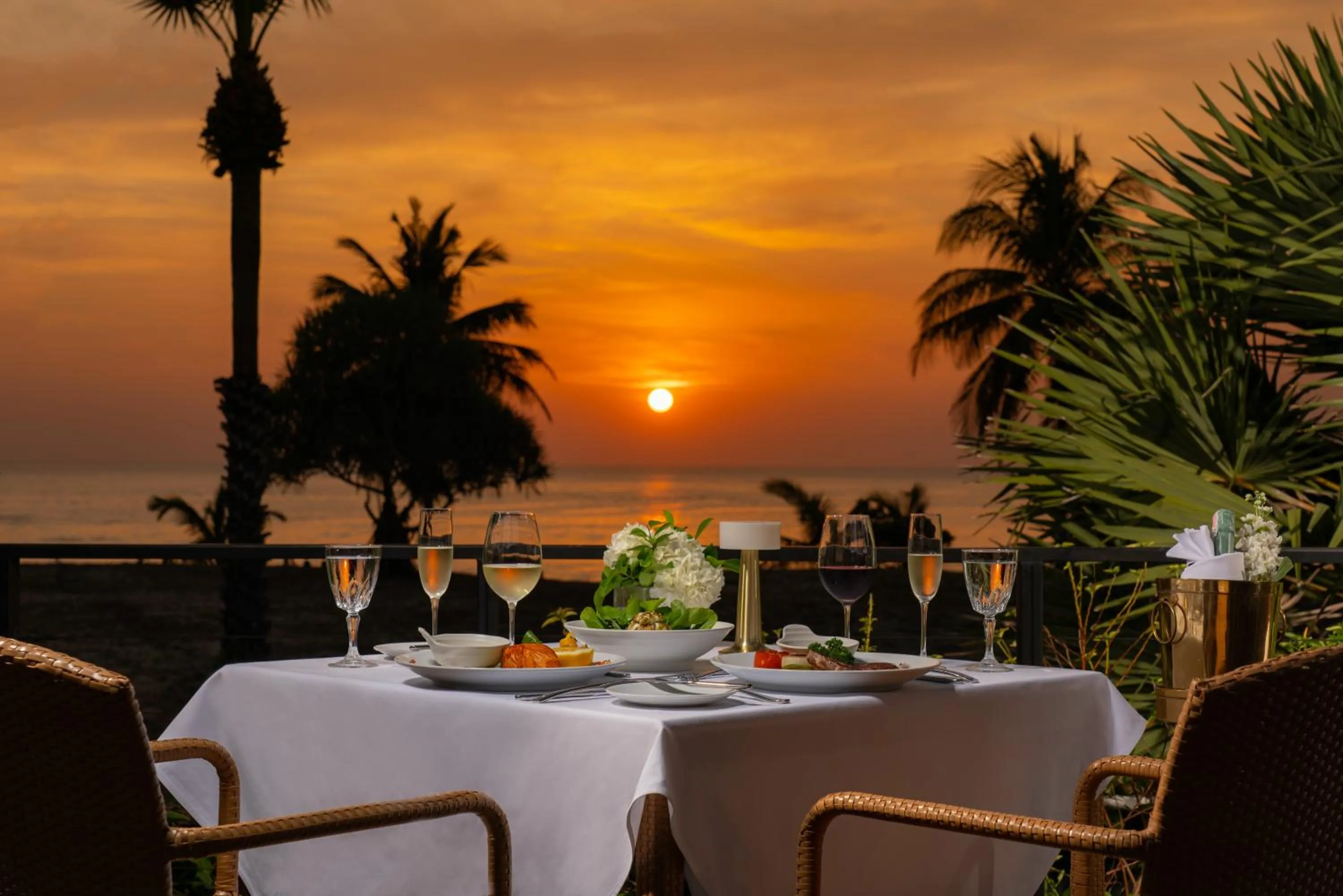 Restaurant/places to eat in Pullman Phuket Karon Beach Resort