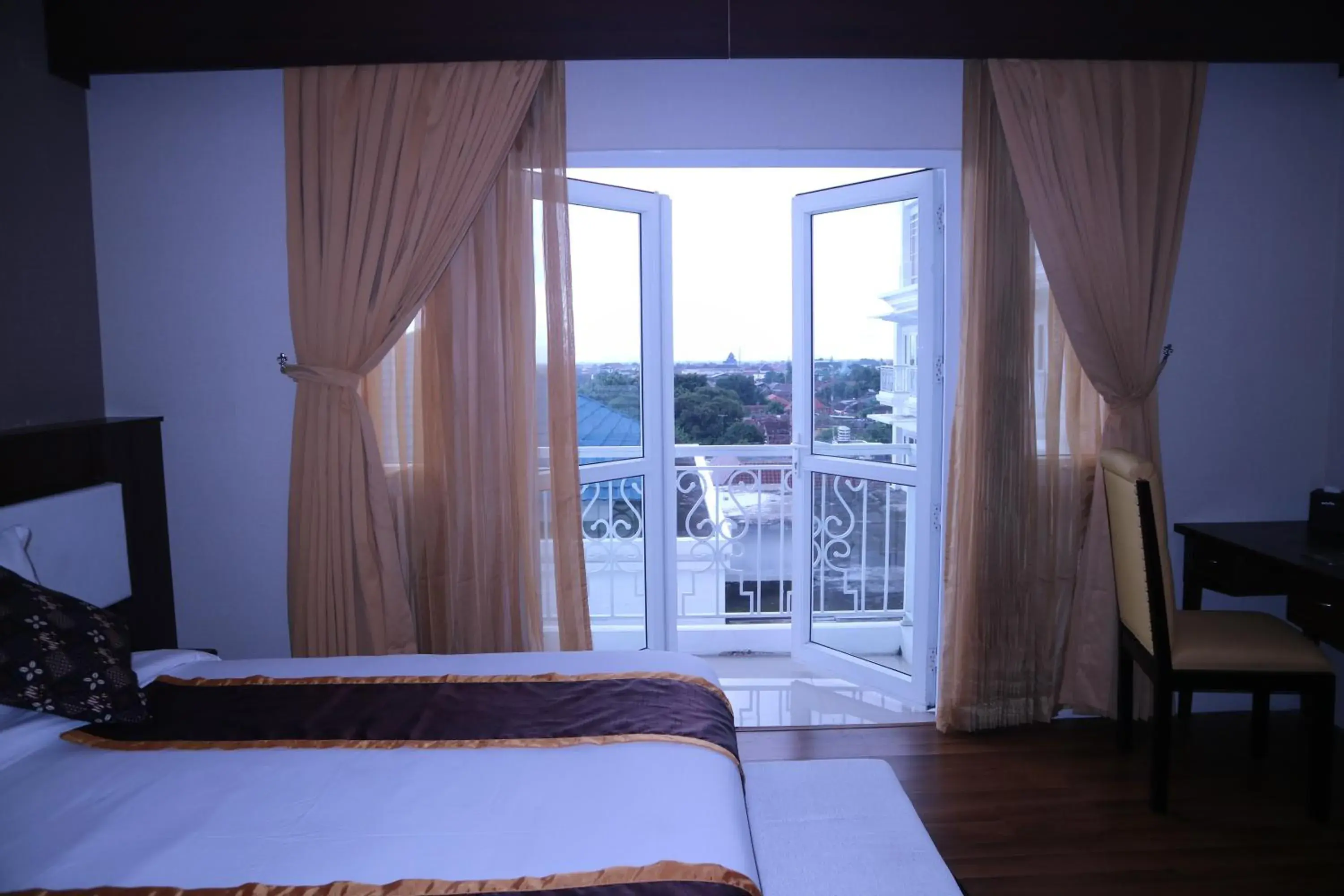 Bed in Royal Darmo Malioboro Hotel