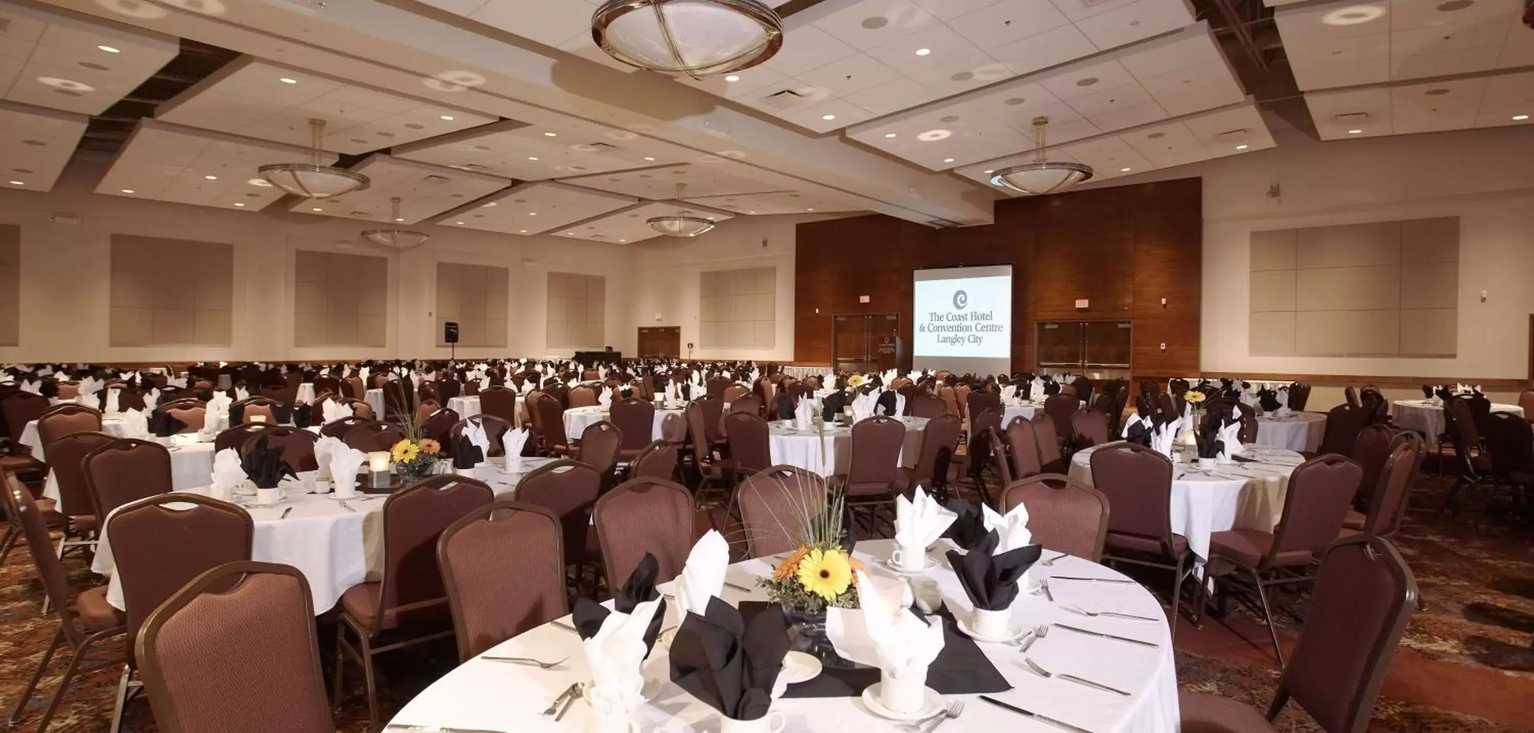 Banquet/Function facilities, Banquet Facilities in Coast Hotel & Convention Centre