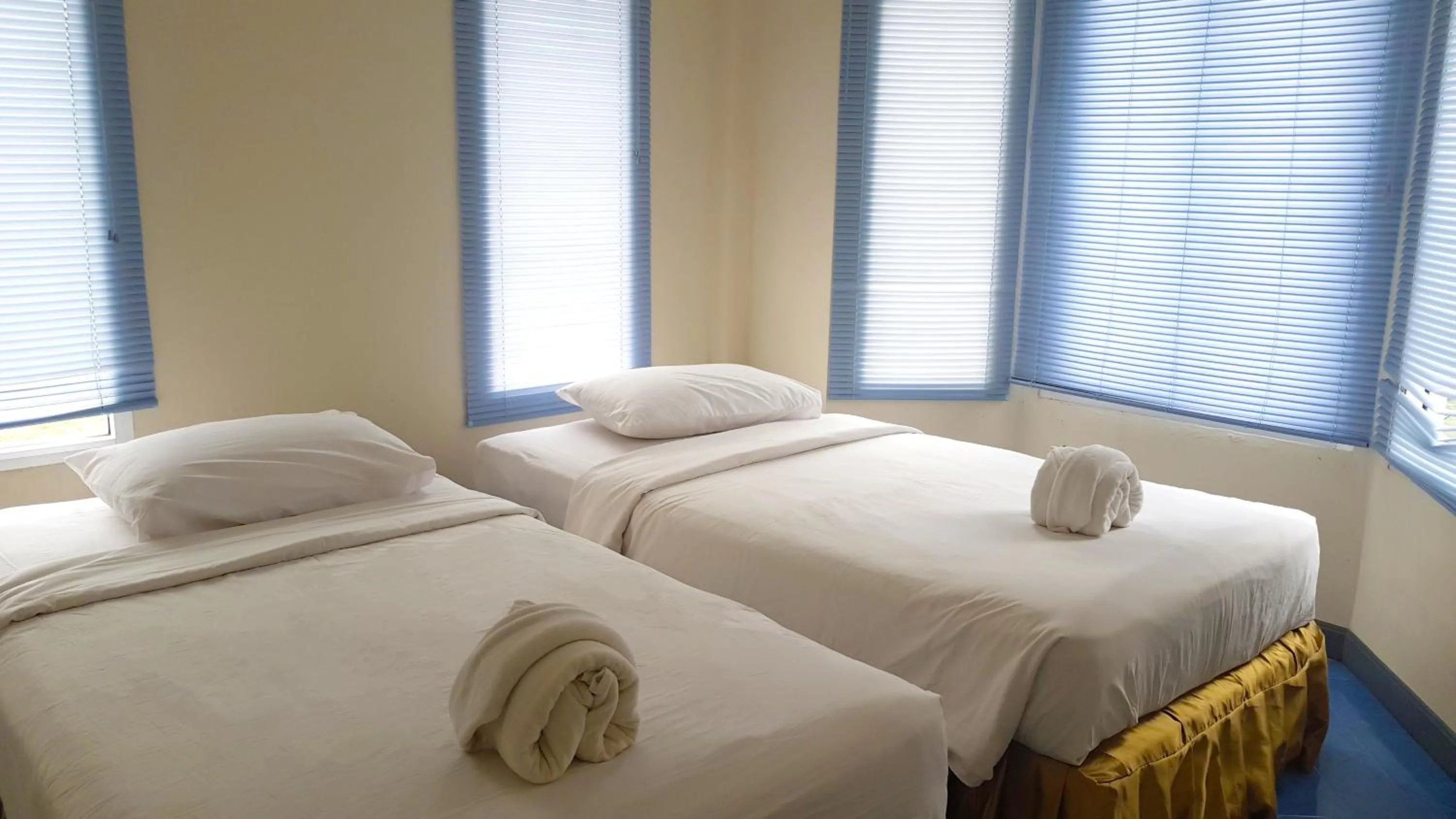 Photo of the whole room, Bed in Brookside Valley Resort