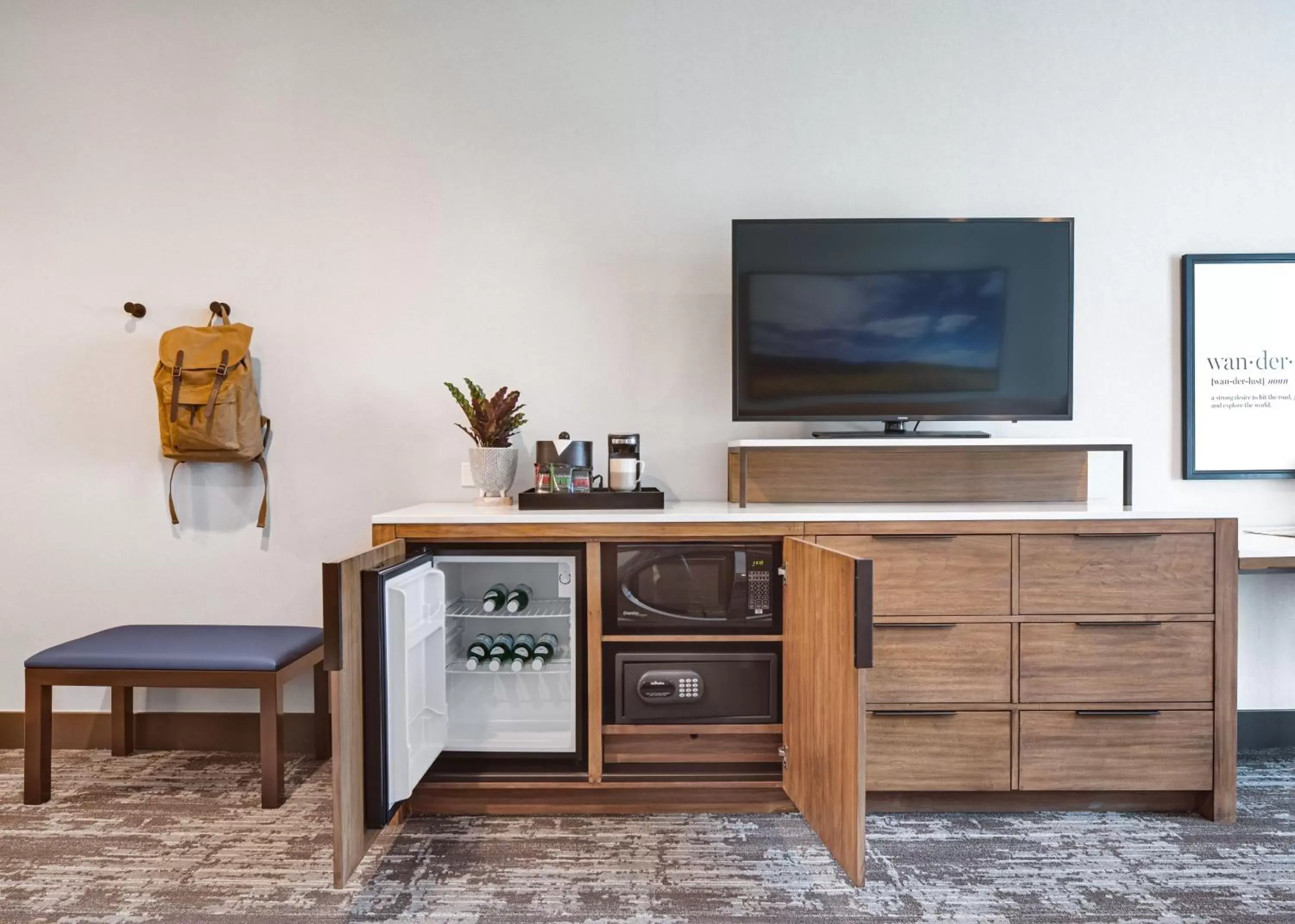 TV and multimedia, TV/Entertainment Center in Ayres Hotel Vista Carlsbad