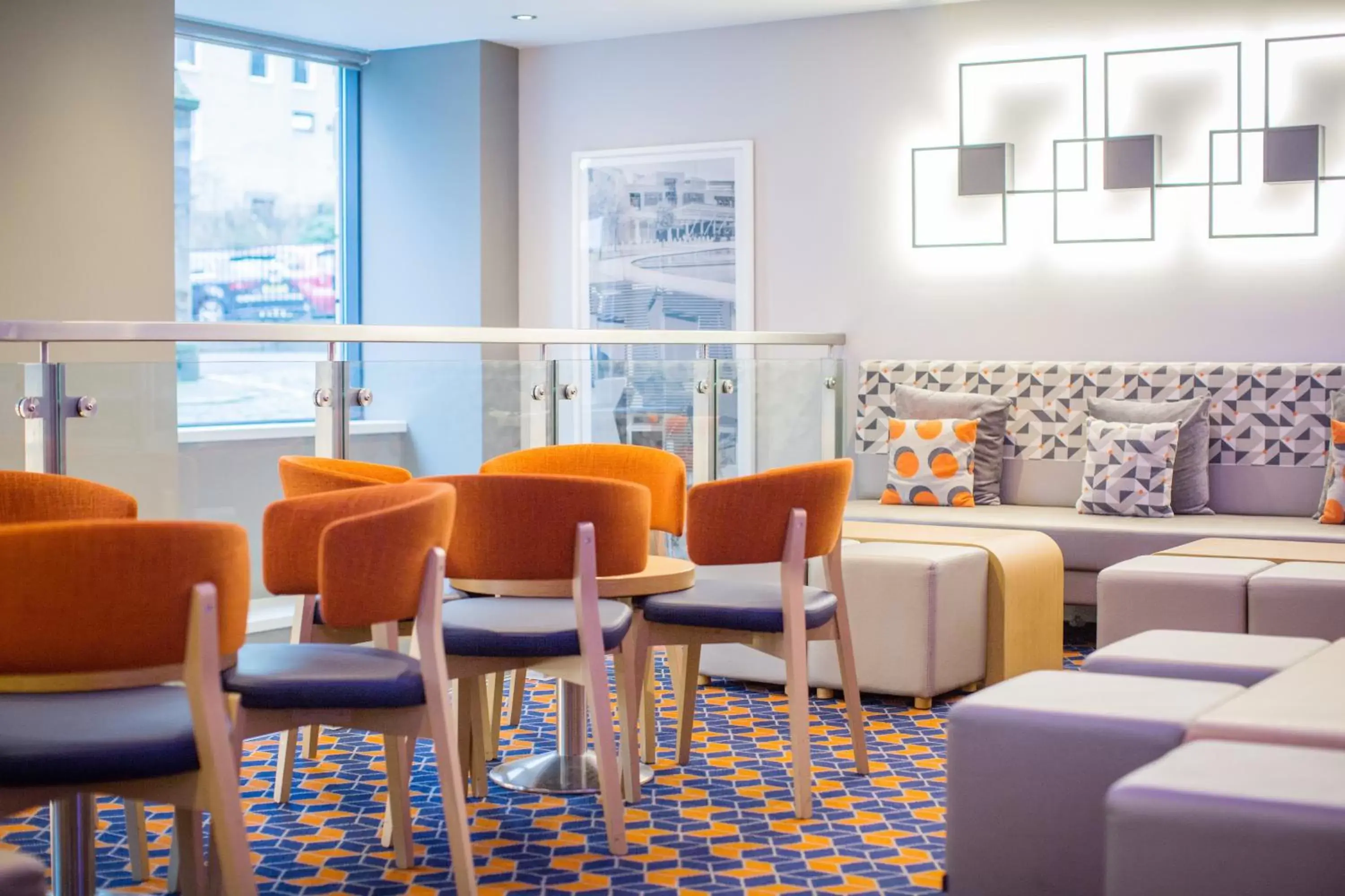 Lobby or reception in Holiday Inn Express Edinburgh – Royal Mile, an IHG Hotel