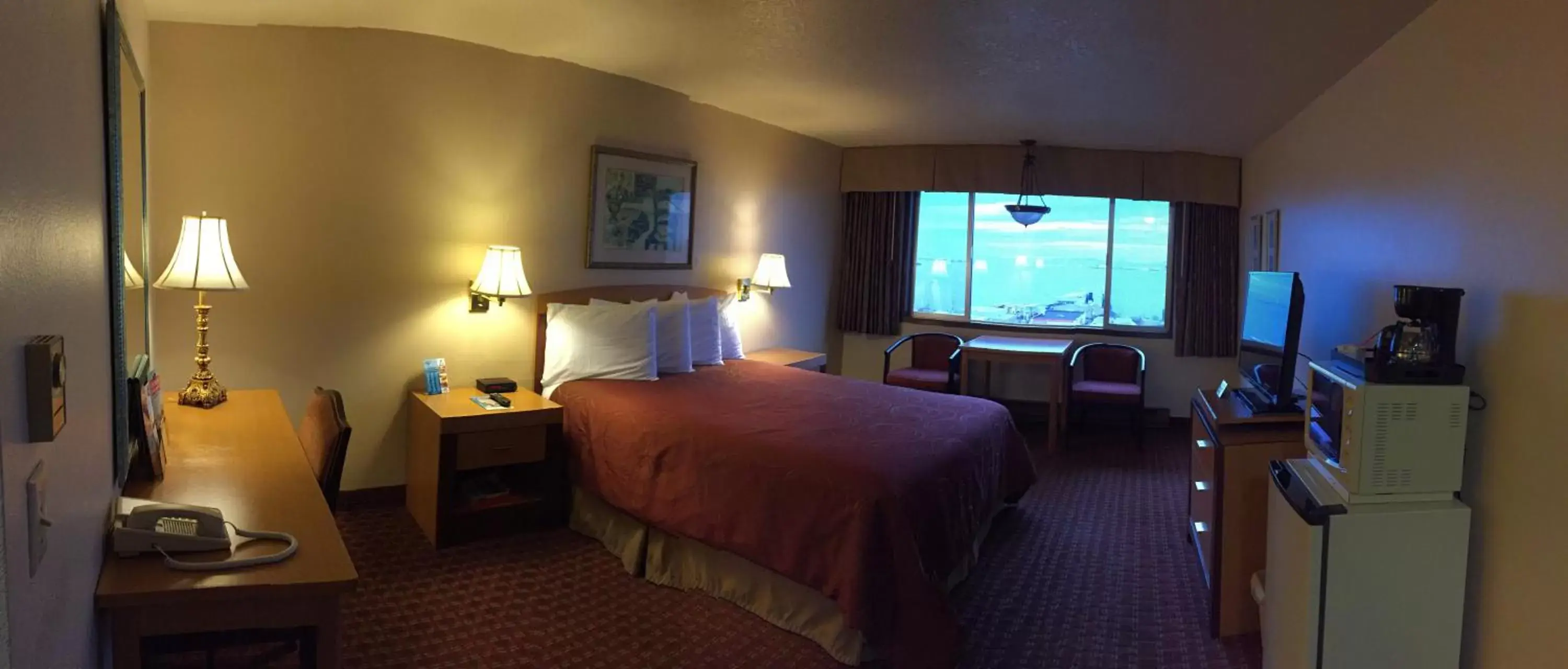 Photo of the whole room in Port Angeles Inn