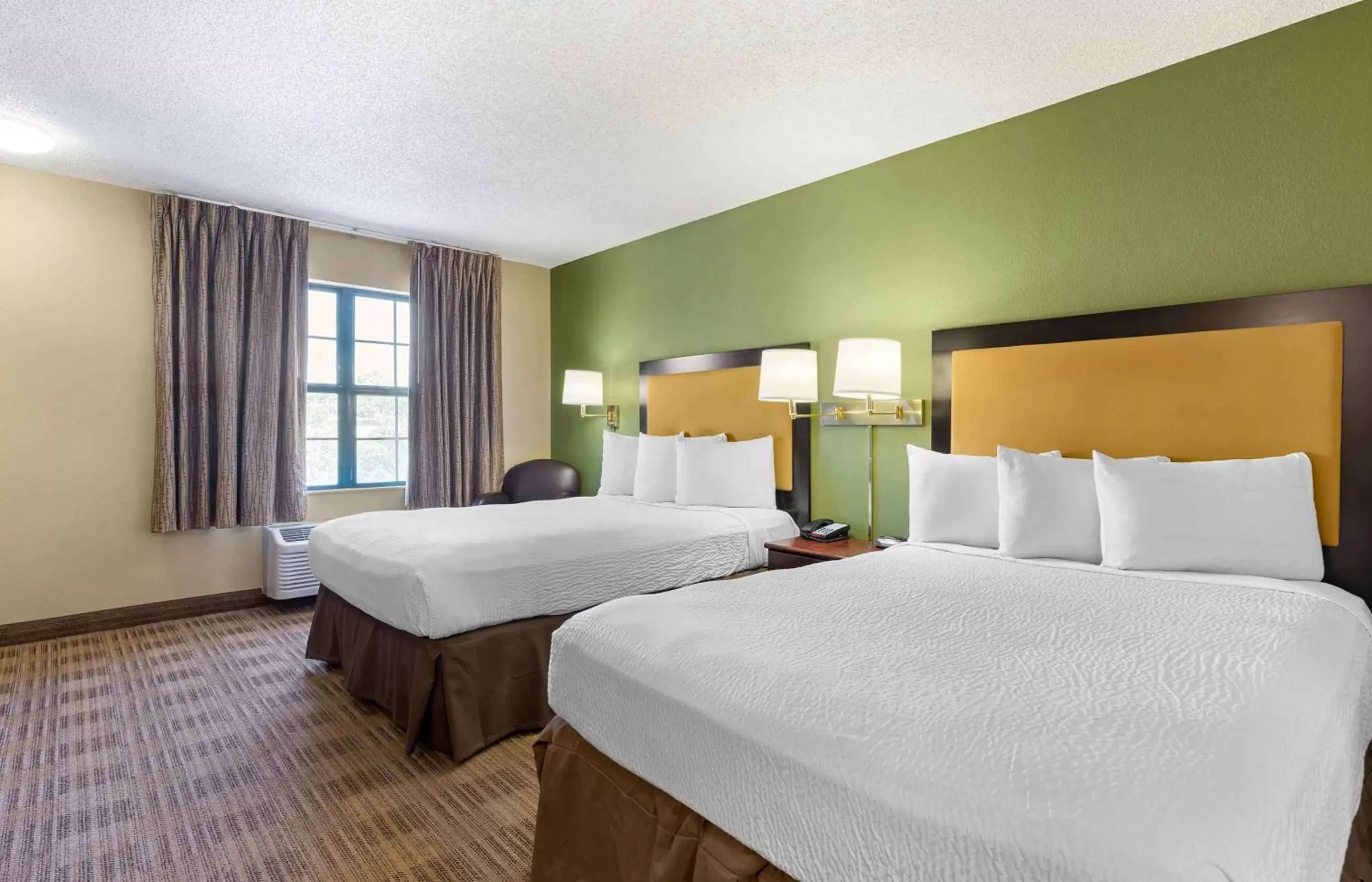 Bedroom, Bed in Extended Stay America Suites - Livermore - Airway Blvd