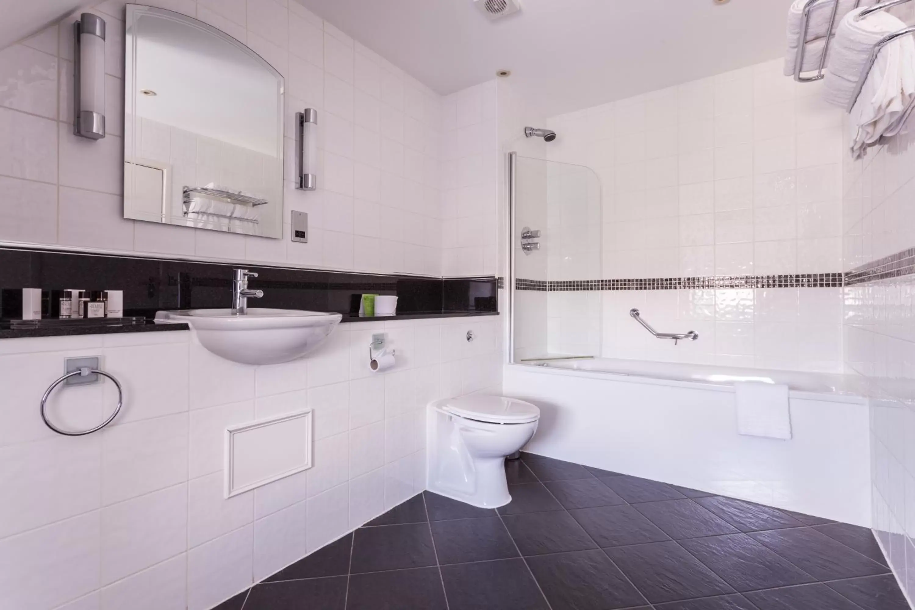 Bathroom in Royal Station Hotel- Part of the Cairn Collection