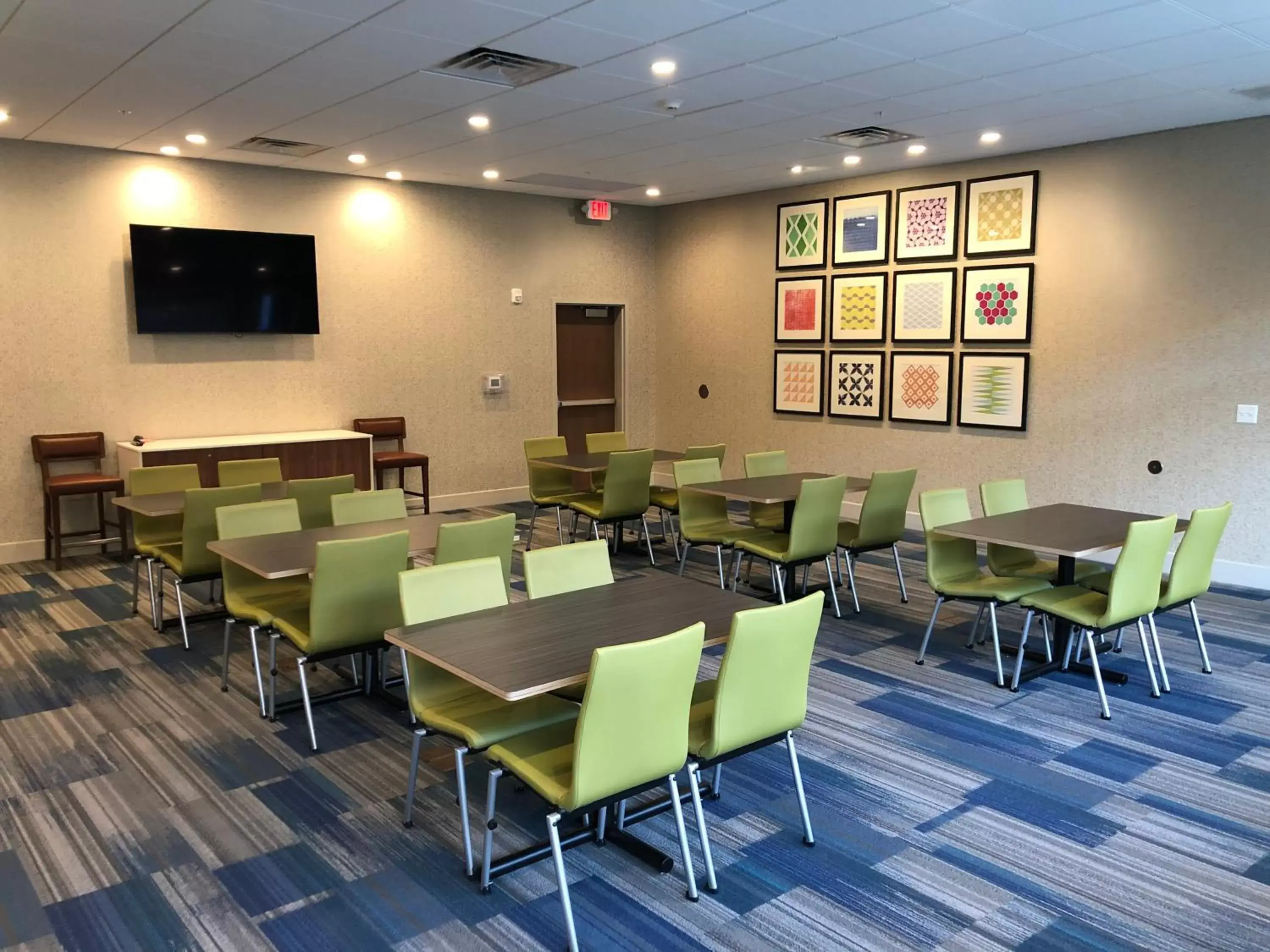 Meeting/conference room, Restaurant/Places to Eat in Holiday Inn Express & Suites - Madison West - Middleton, an IHG Hotel
