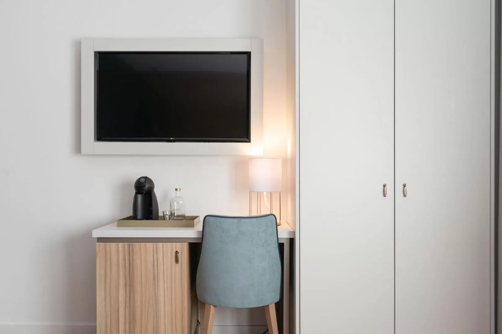 TV and multimedia in Zurin Charm Hotel