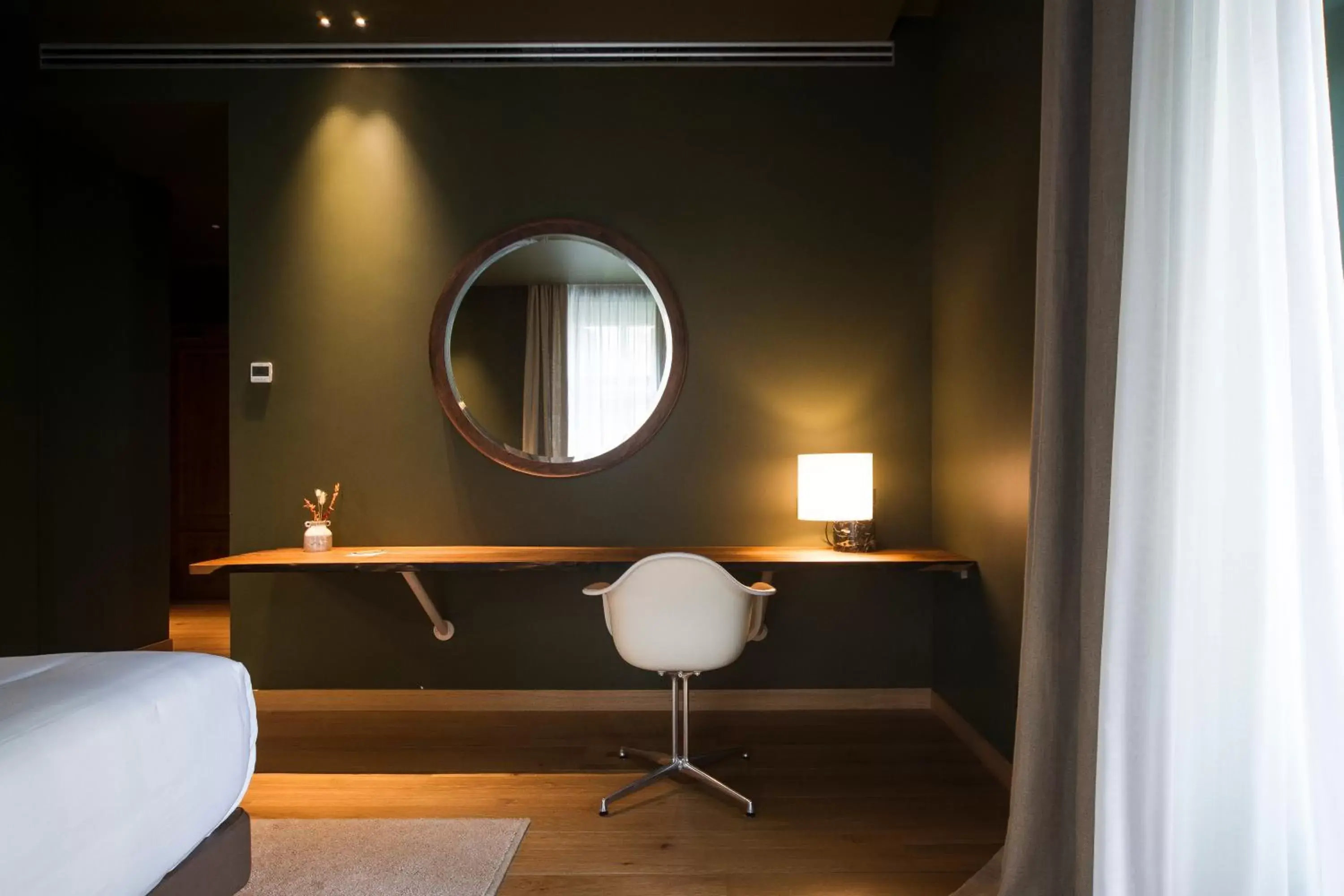 Seating area, Bathroom in Hotel Arbaso