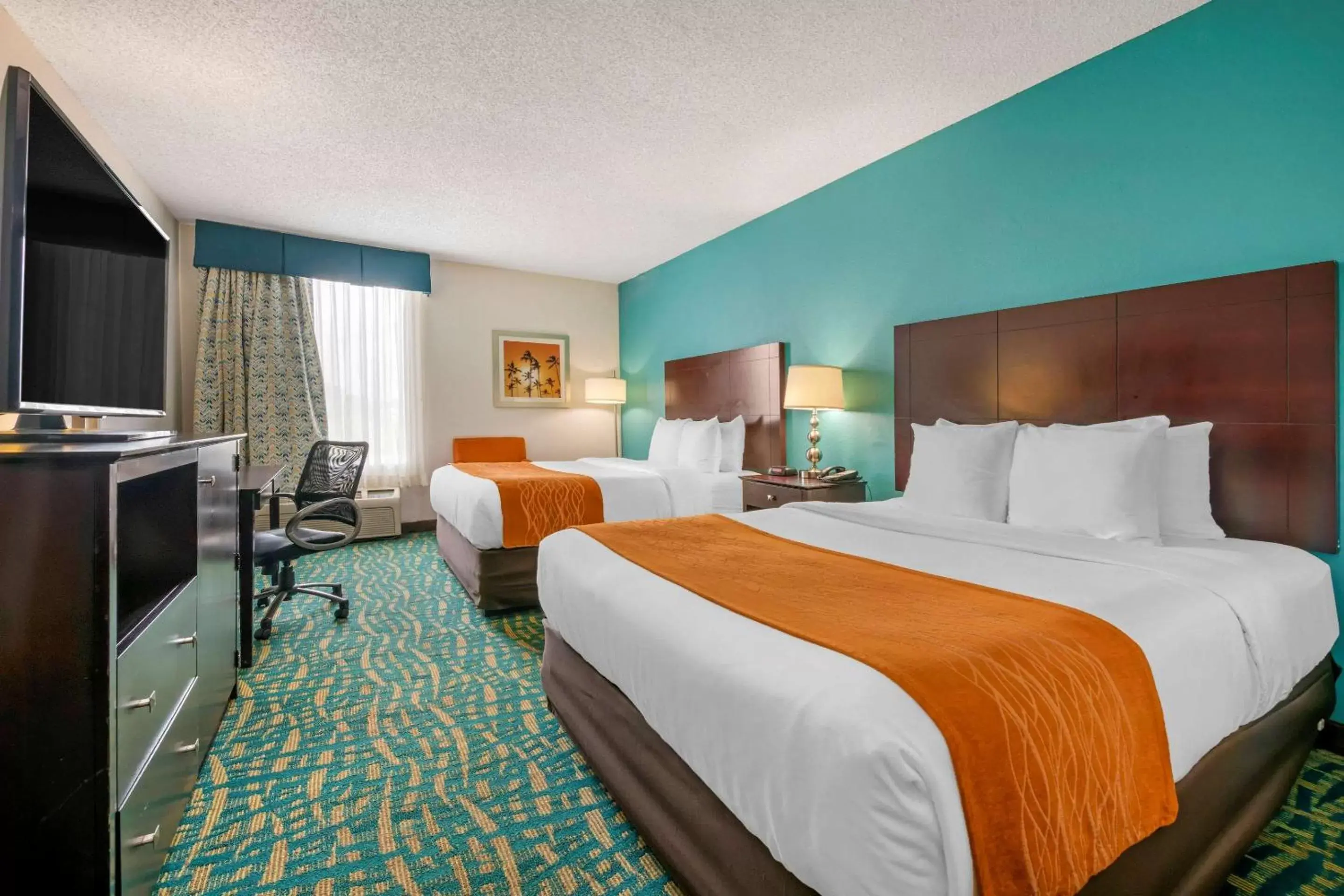 Photo of the whole room, Bed in Comfort Inn & Suites Fort Lauderdale West Turnpike