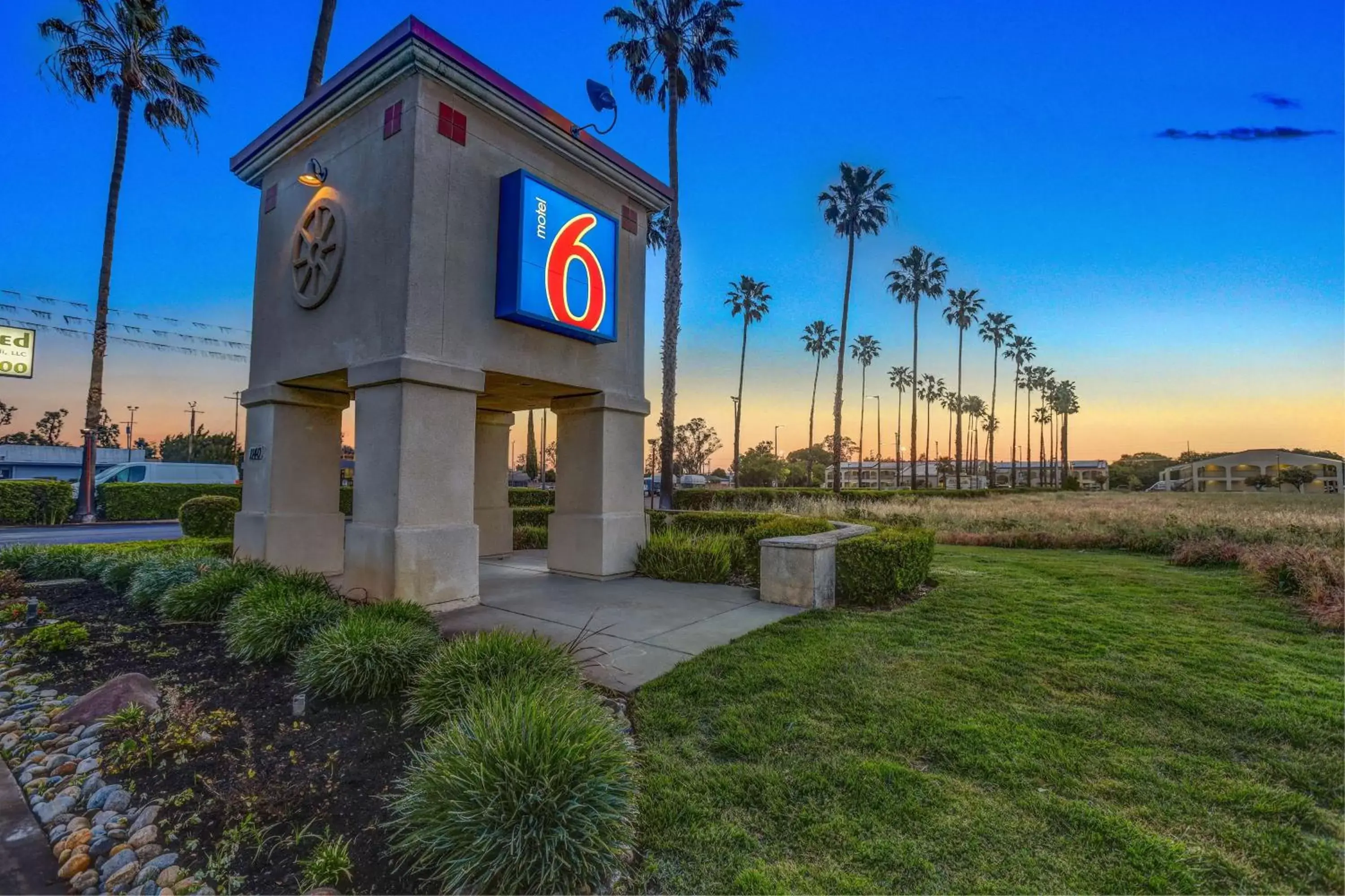 Property building in Motel 6-Lodi, CA