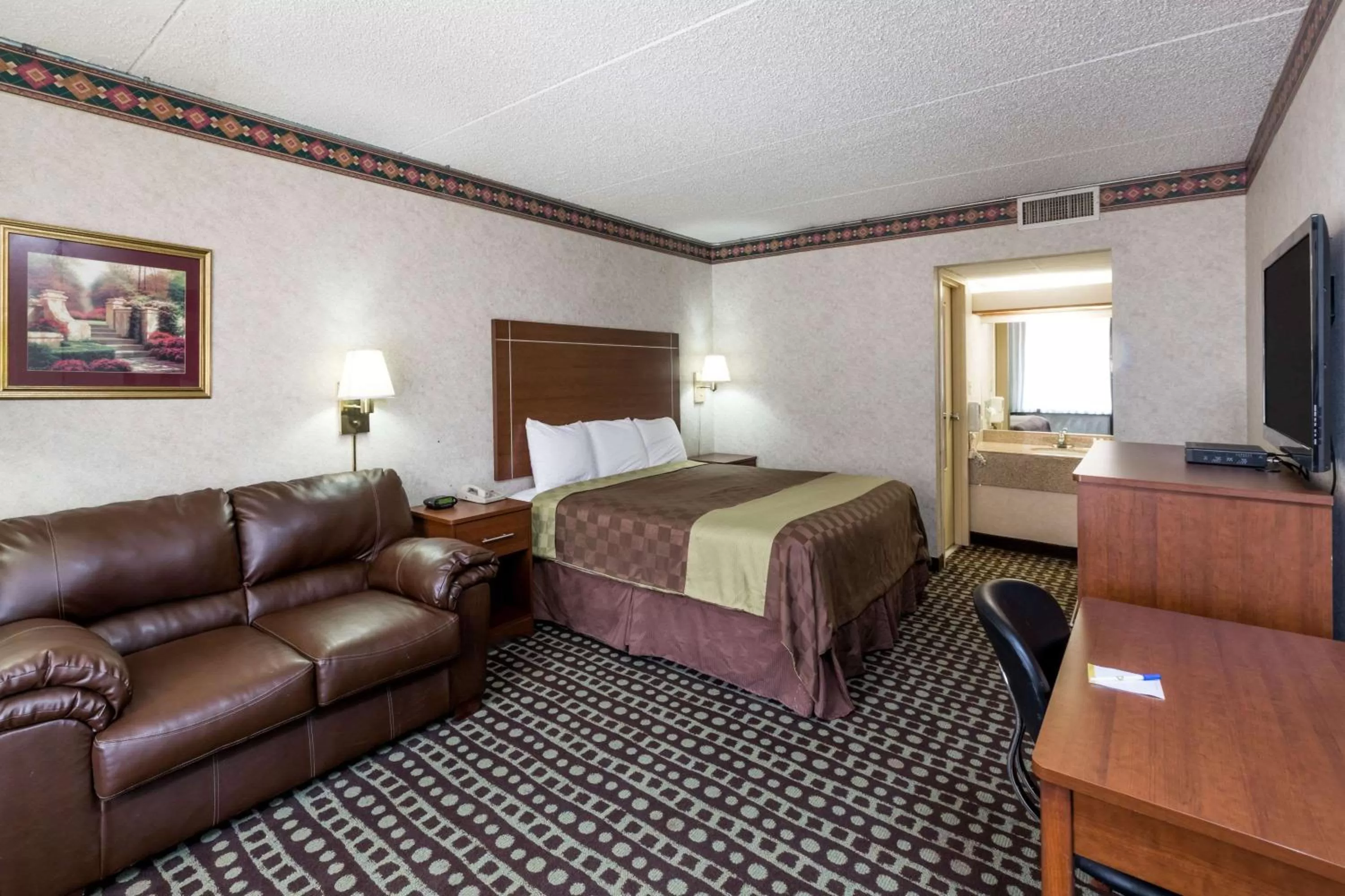 Photo of the whole room, Bed in Days Inn by Wyndham Midland