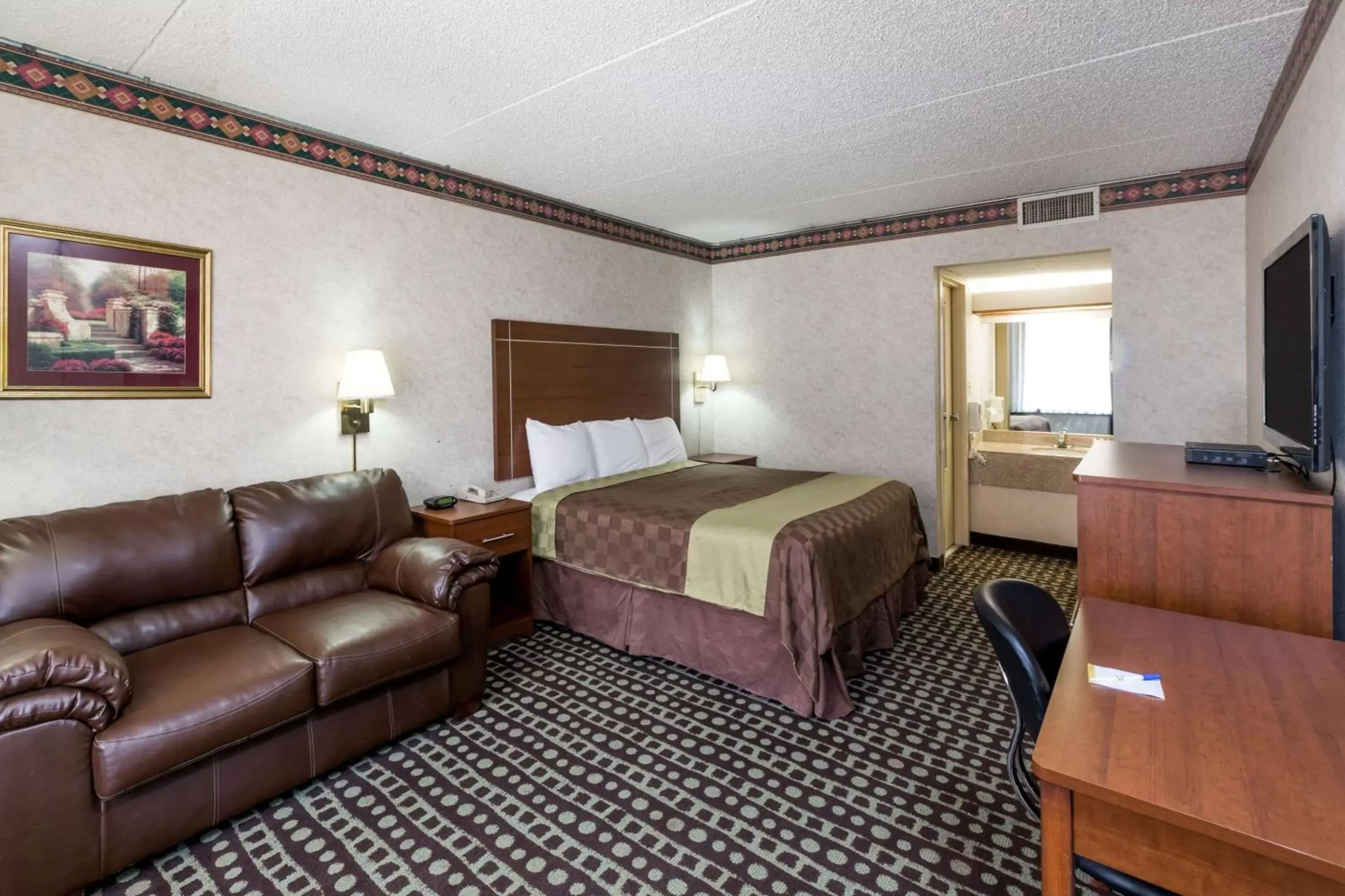 Photo of the whole room, Bed in Days Inn by Wyndham Midland Photo of the whole room, Bed in Days Inn by Wyndham Midland