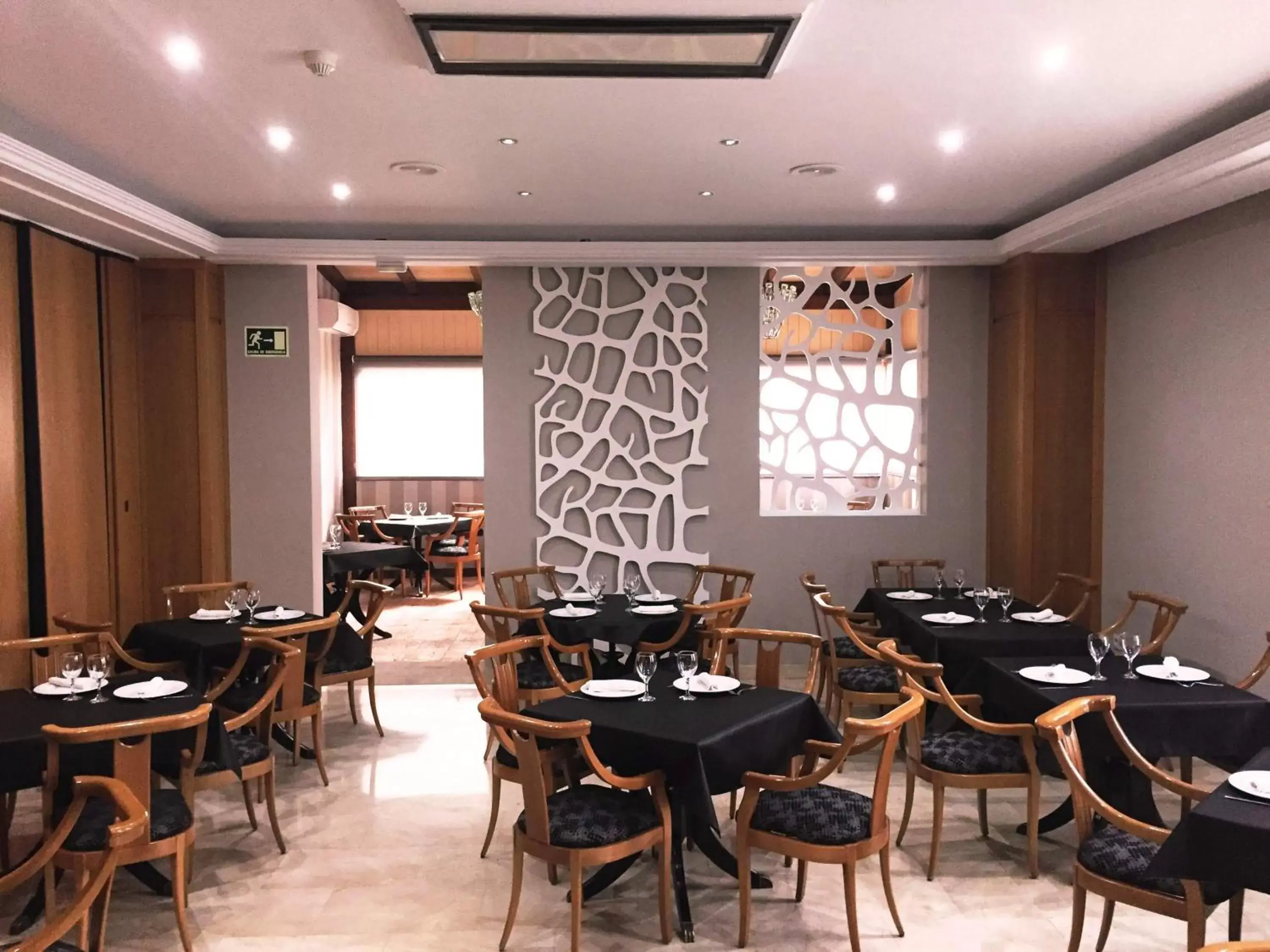 Restaurant/Places to Eat in Hotel Avenida de España
