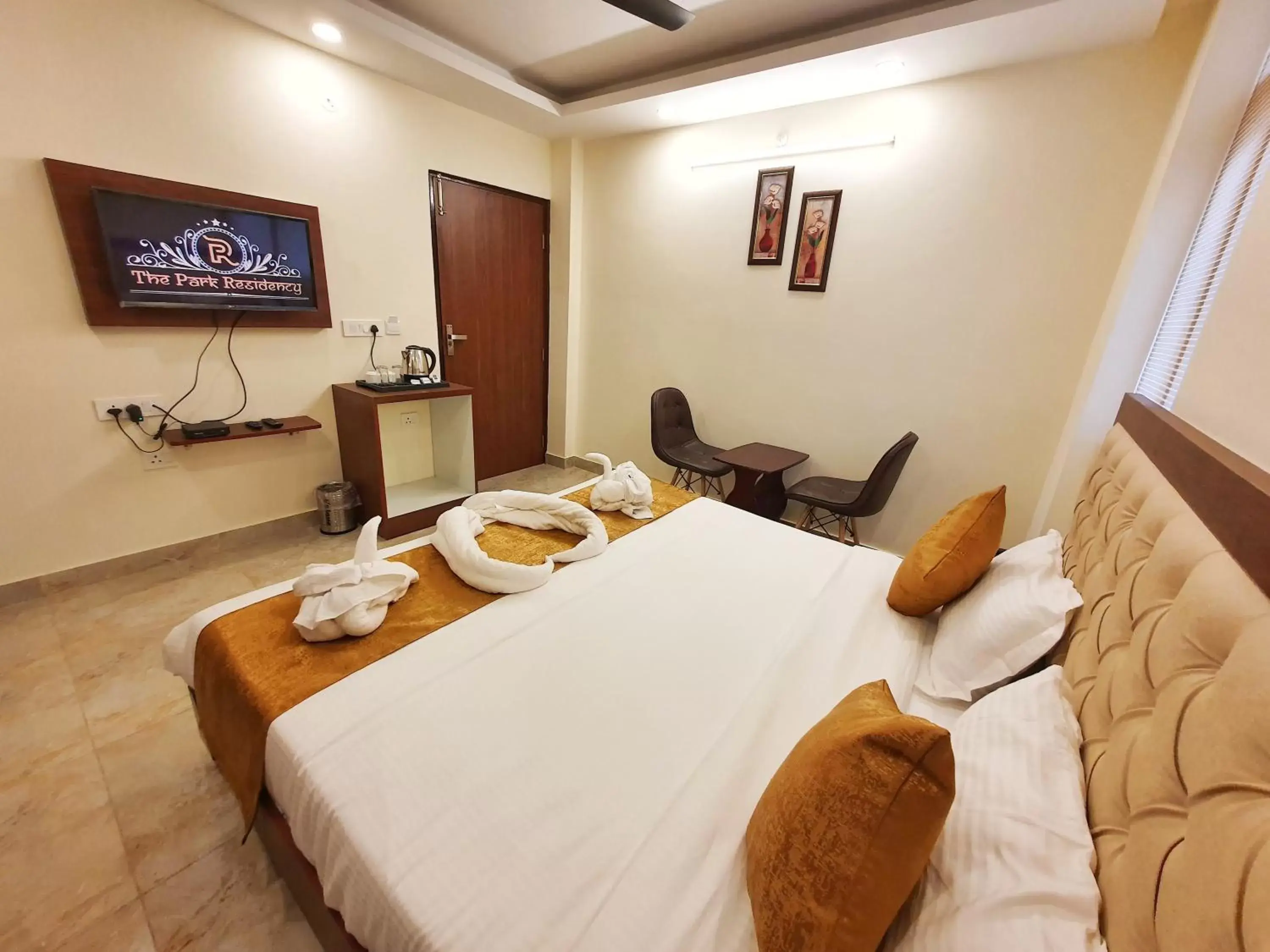 Photo of the whole room, Bed in The Park Residency Photo of the whole room, Bed in The Park Residency