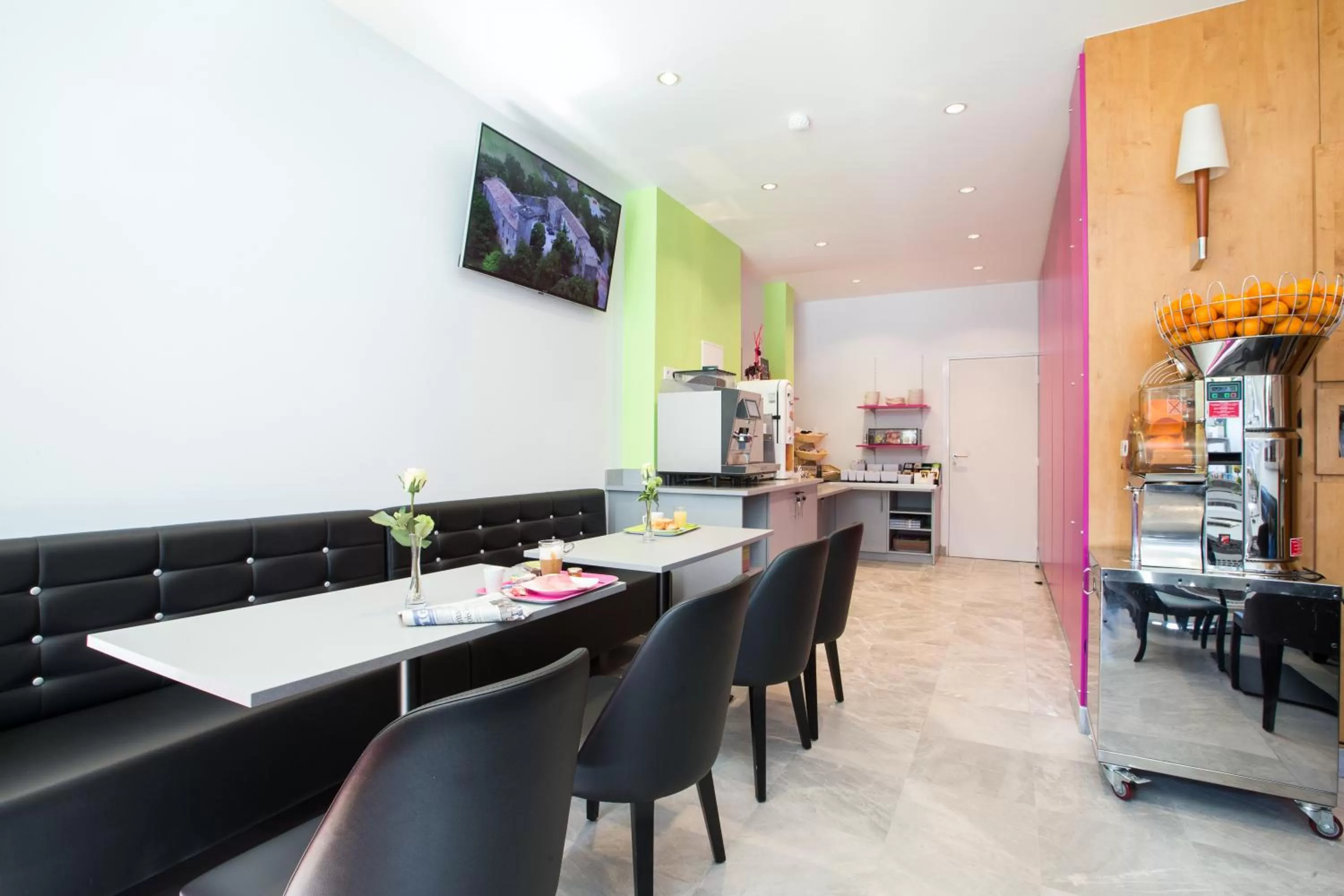 Lounge or bar in HOTEL DE PARIS MONTPARNASSE