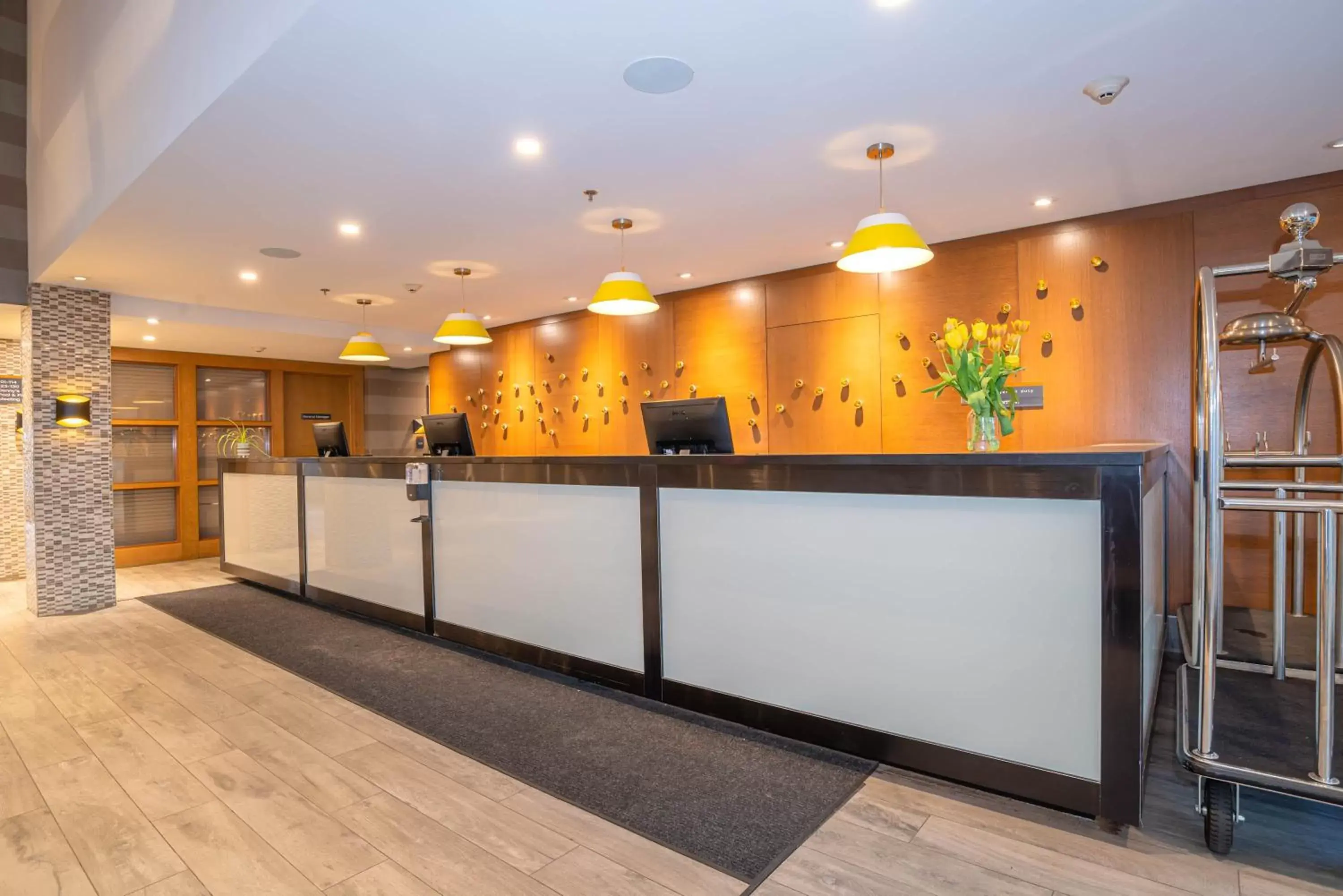 Facade/entrance in Sandman Hotel Hamilton Facade/entrance in Sandman Hotel Hamilton