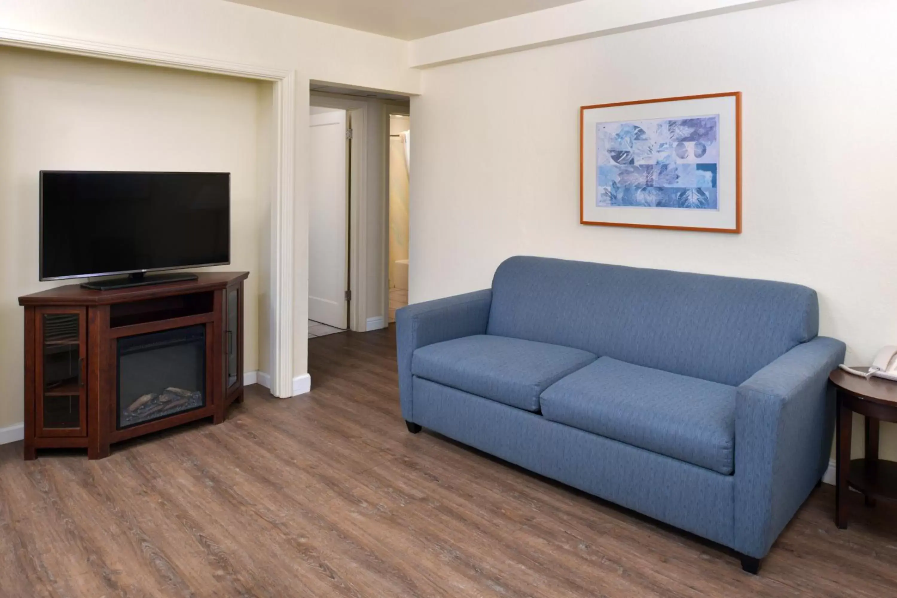 Communal lounge/ TV room, Seating Area in Edgewater Inn and Suites