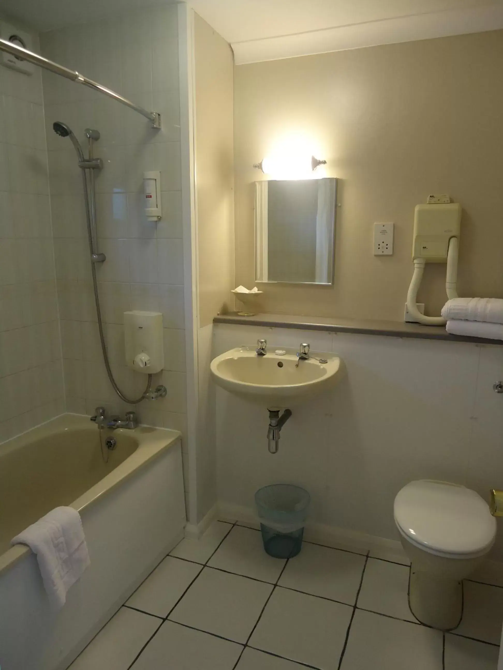 Bathroom in Littleover Lodge Hotel