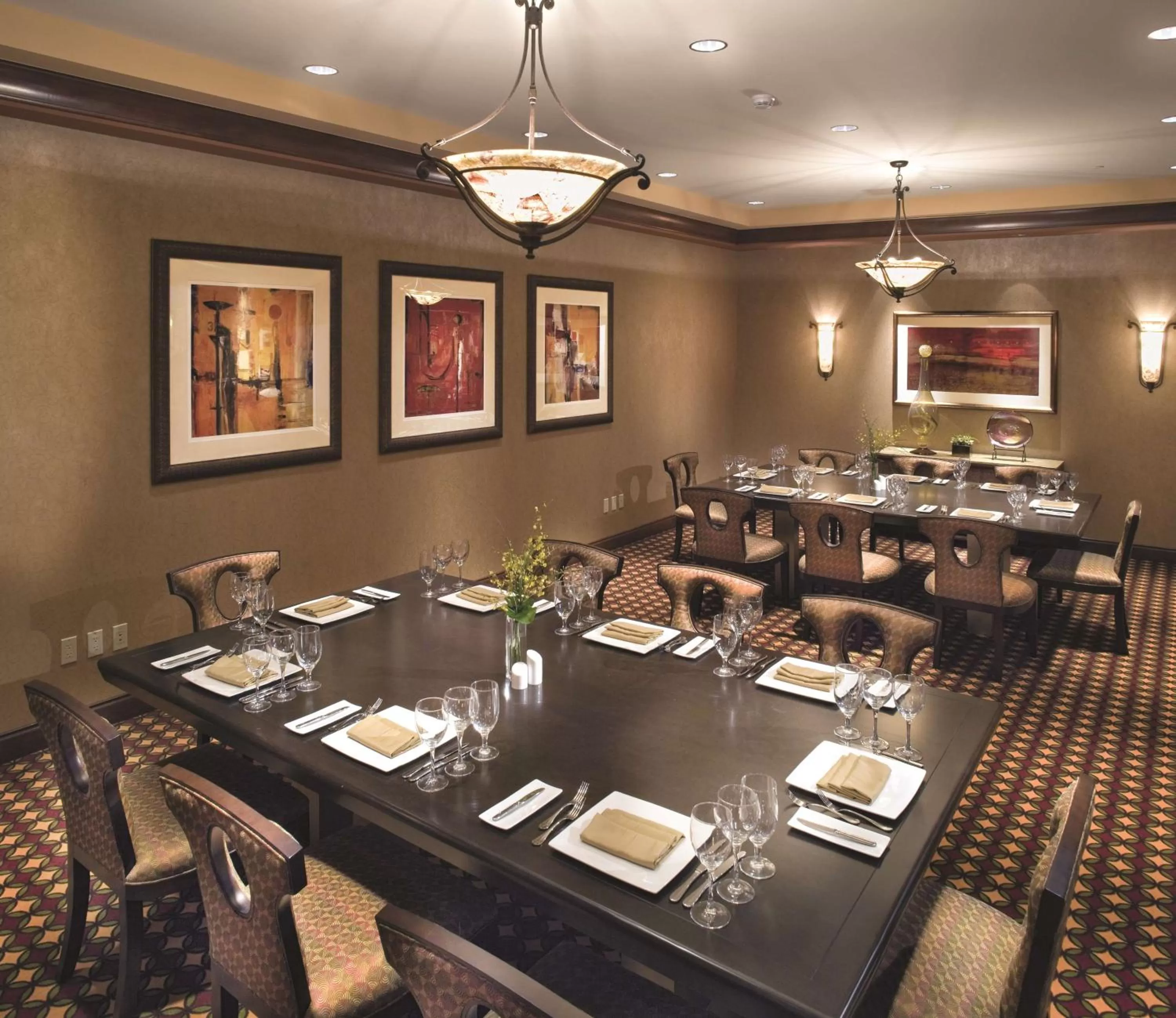 Restaurant/places to eat in Embassy Suites by Hilton Norman Hotel & Conference Center