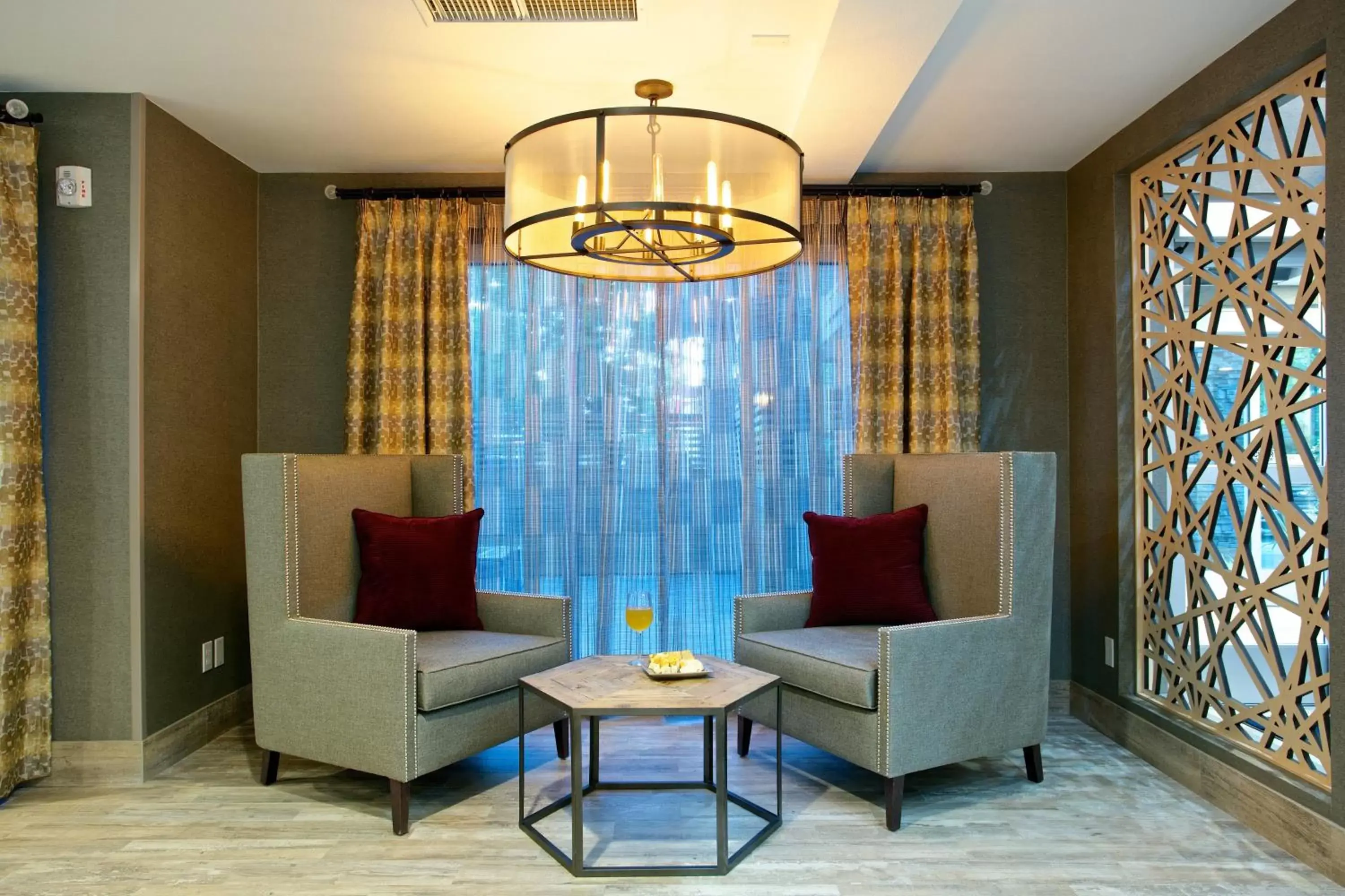 Property building, Seating Area in Holiday Inn Express Hotel & Suites - Paso Robles, an IHG Hotel