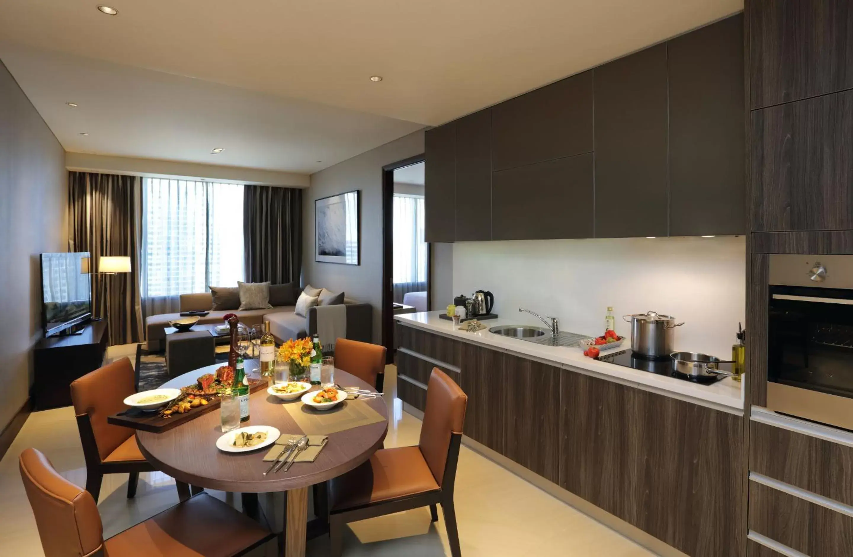 Dining area, Restaurant/Places to Eat in Makati Diamond Residences