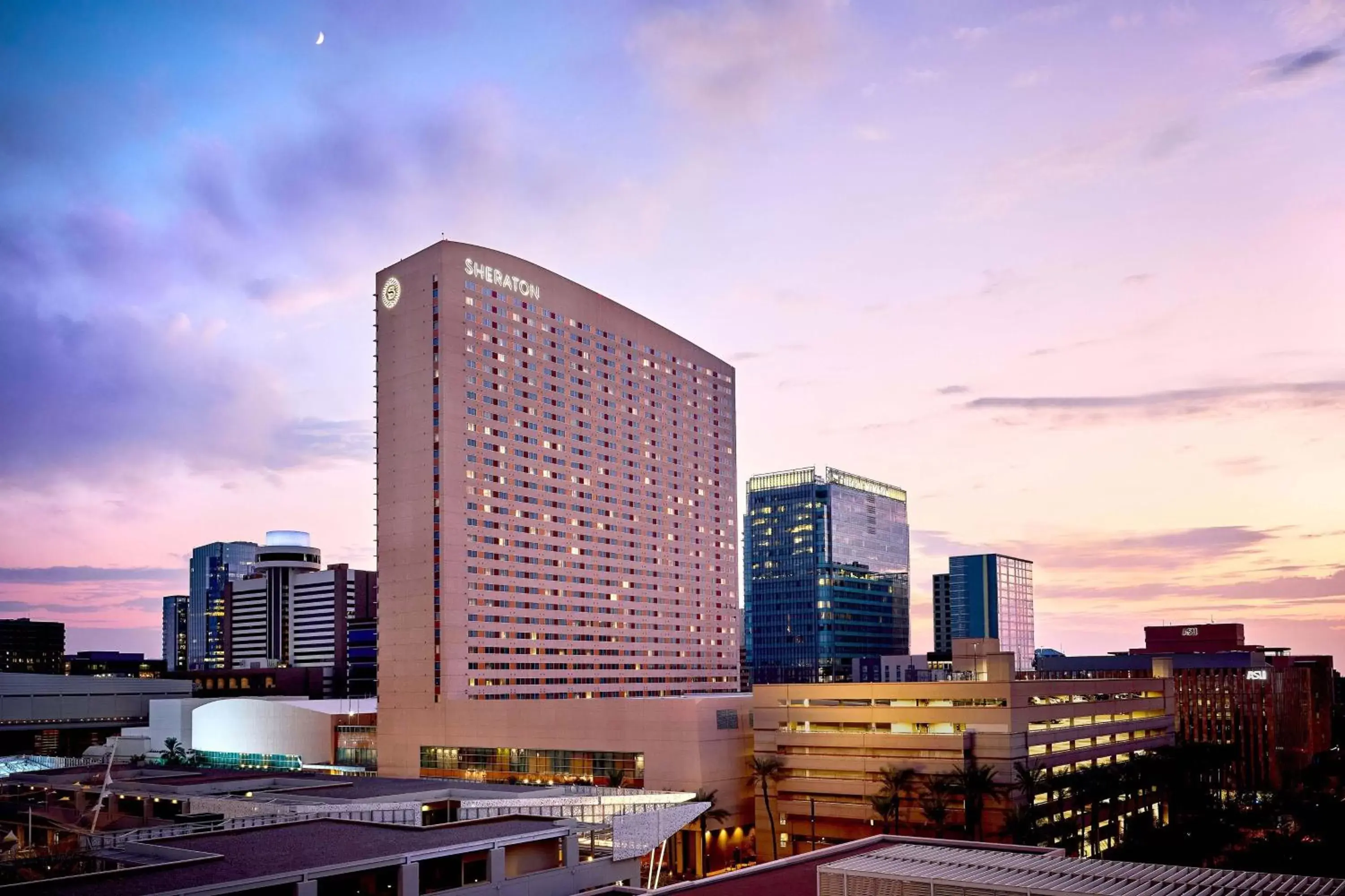 Property building in Sheraton Phoenix Downtown