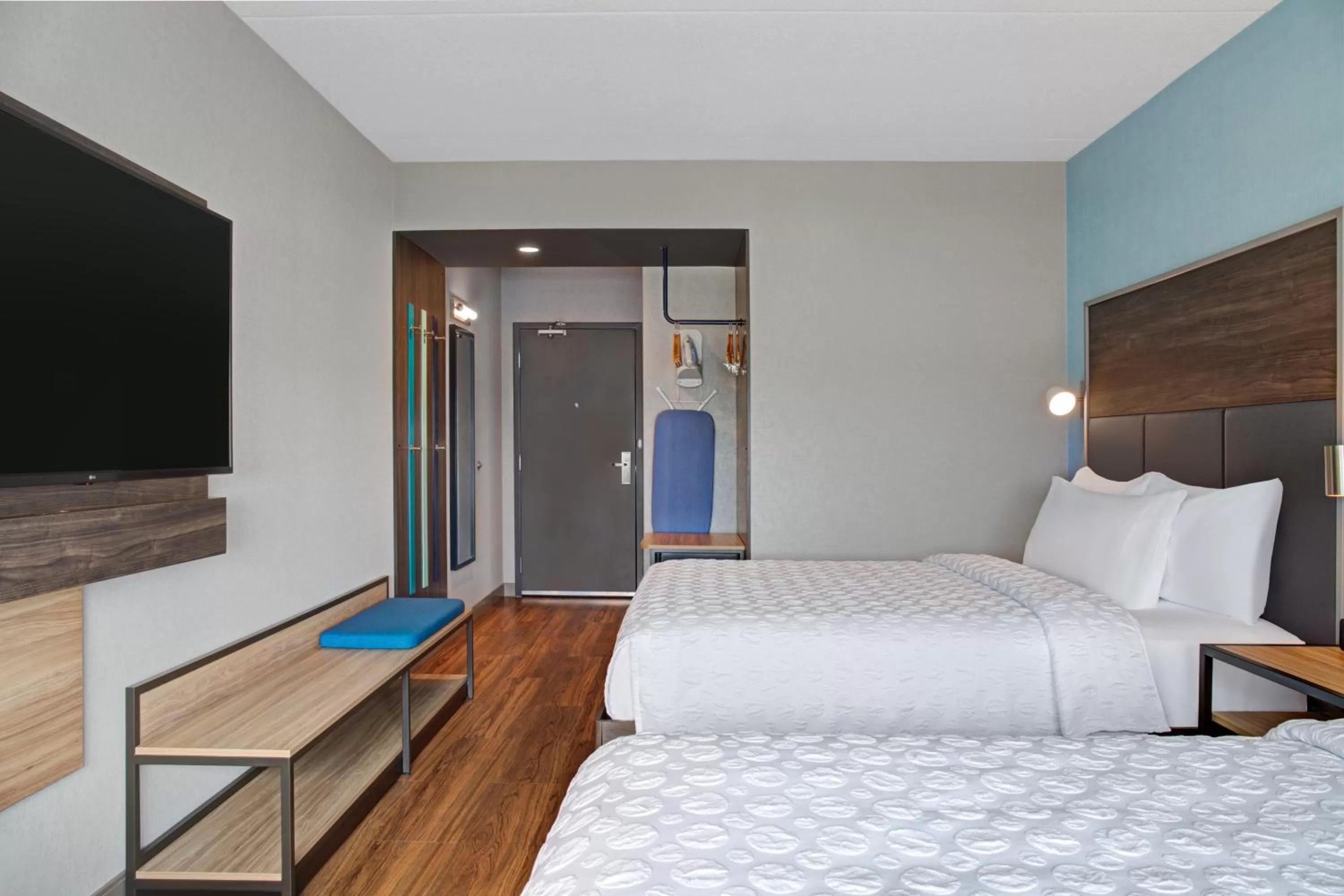 Bed in Tru By Hilton Toronto Airport West