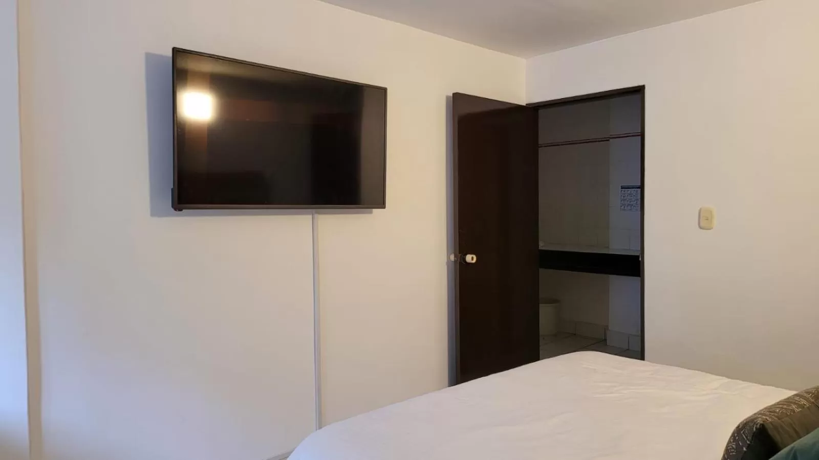 TV and multimedia, TV/Entertainment Center in Najhomi Beach